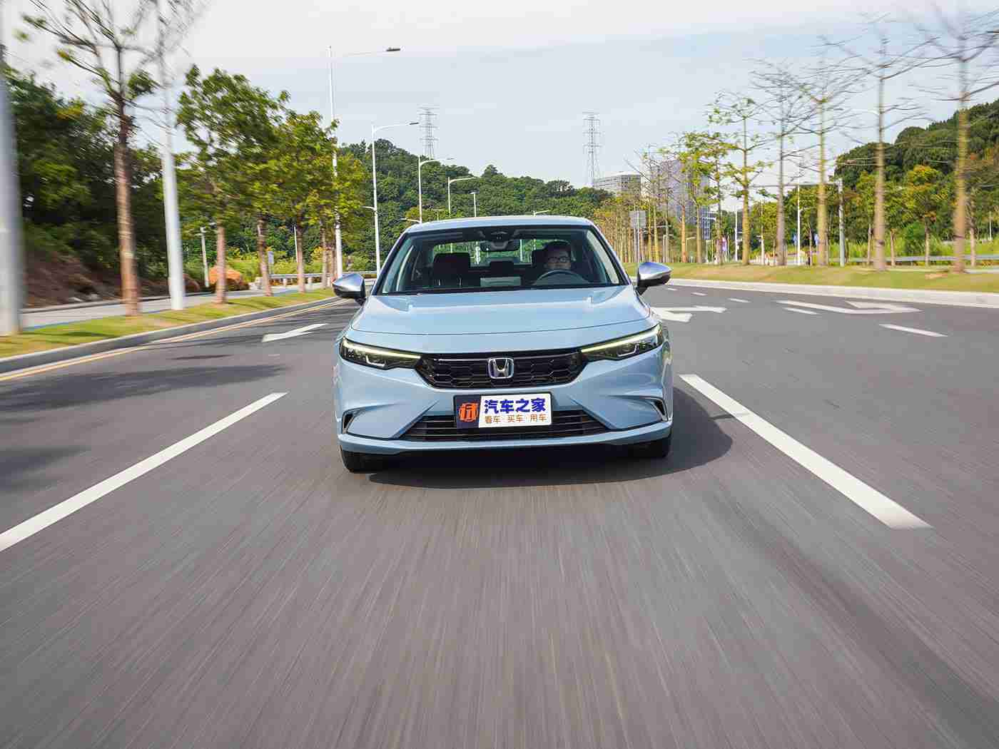 成人TV：智享旅途，悦动空间——创新车型引领未来驾趣-2