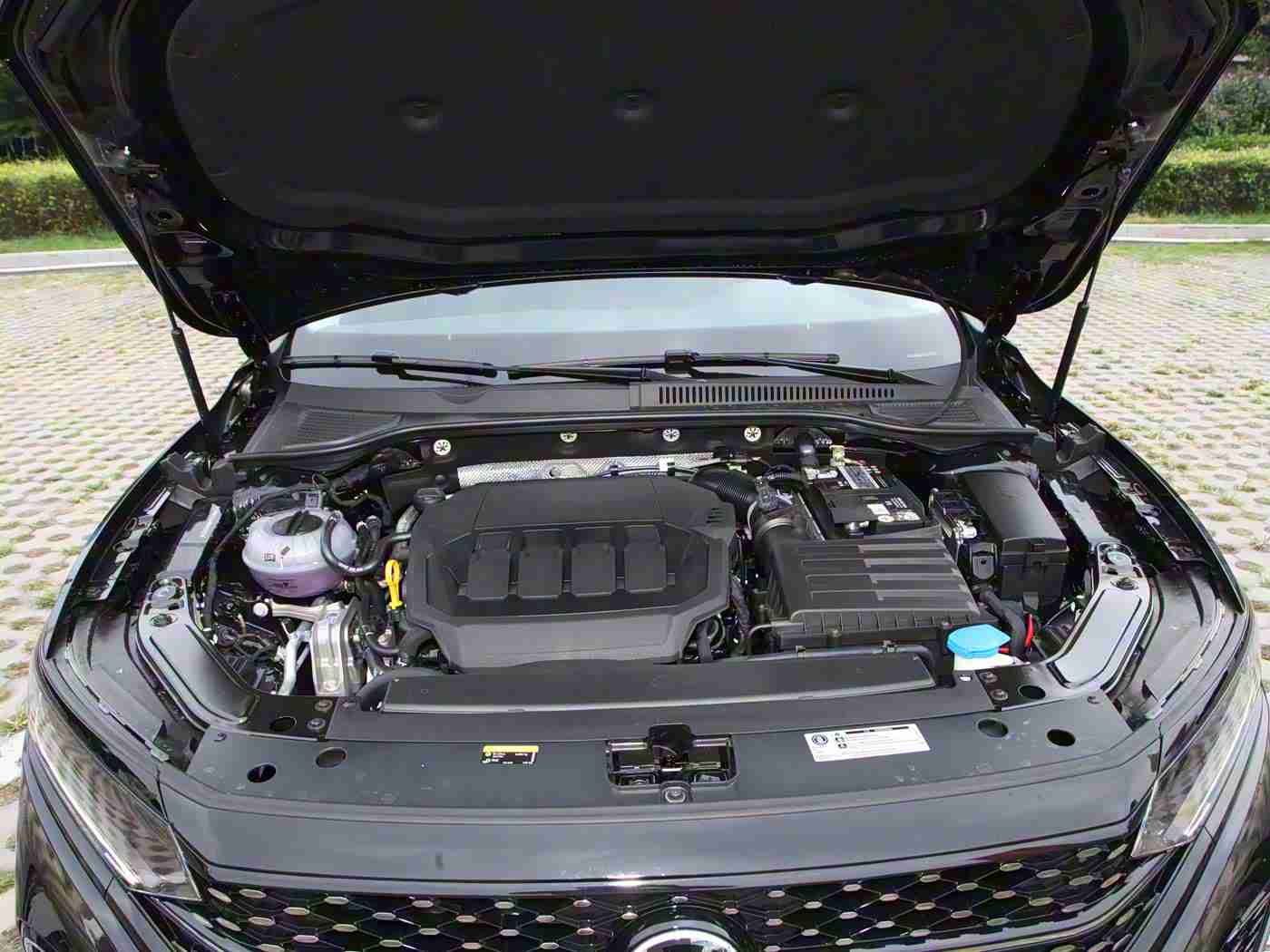 欧美亚洲日韩一区二区：新能源汽车引领全球市场，欧美亚日多国品牌竞争加剧-1