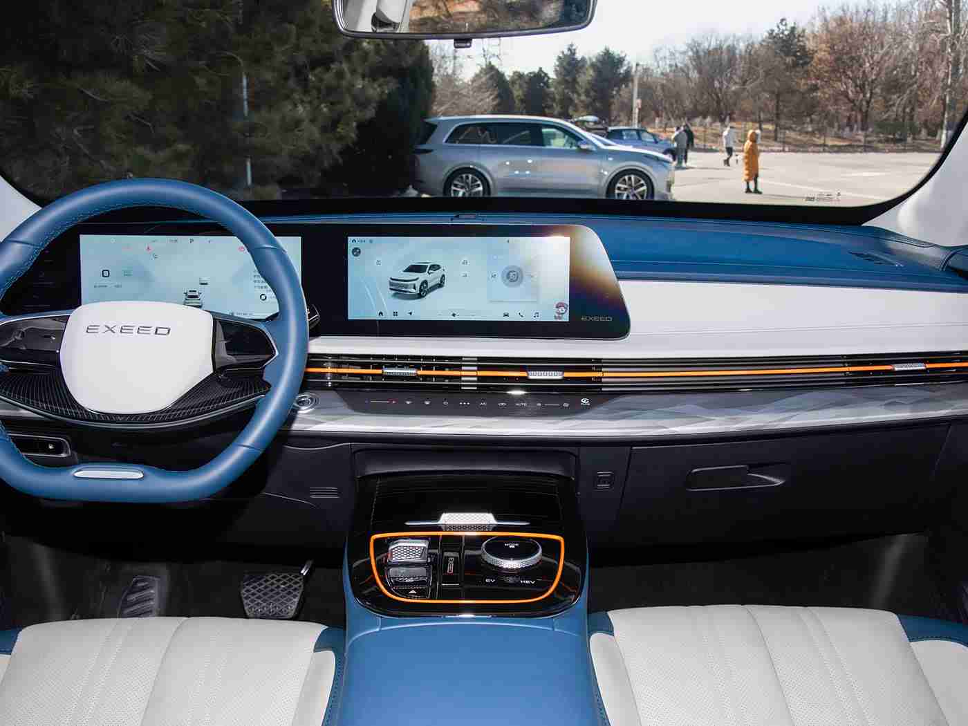 刷子刷脚心+折磨+抹油+哭喊:汽车保养新潮流:神奇“脚心刷”走红网络,体验独特引发热议-2