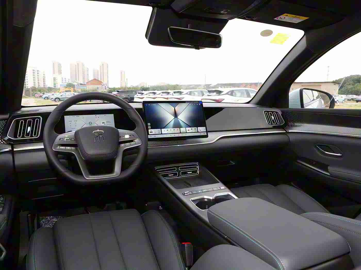 黄色www：科技融合创新，环保智能新宠：引领汽车行业潮流的全新车型亮相-1