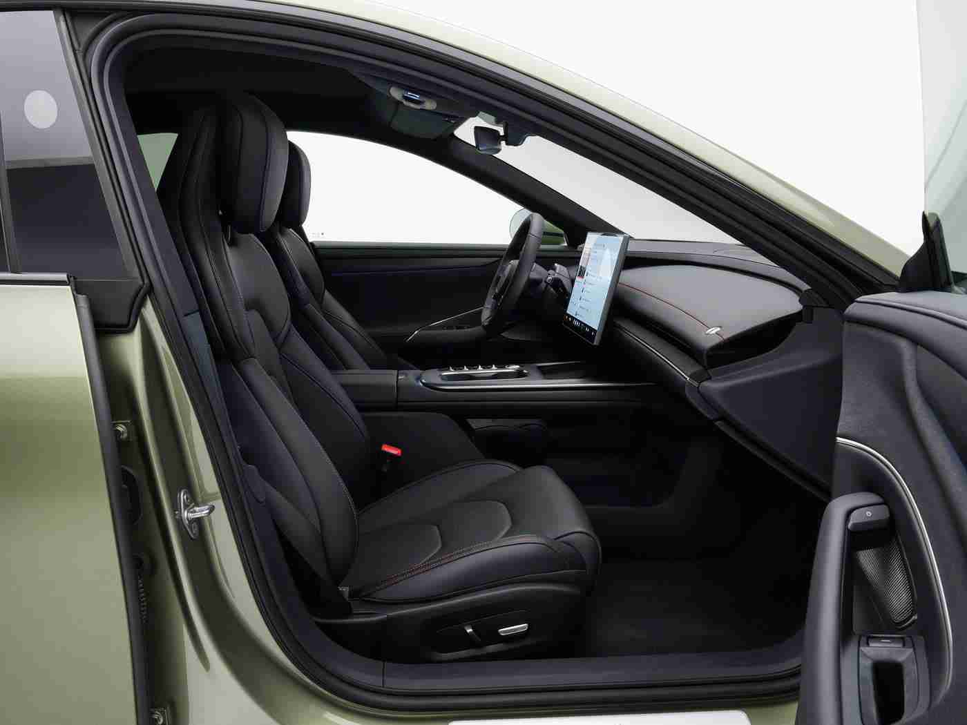 美女脱衣服软件：智能驾驶新风尚，车载娱乐乐趣无限-1