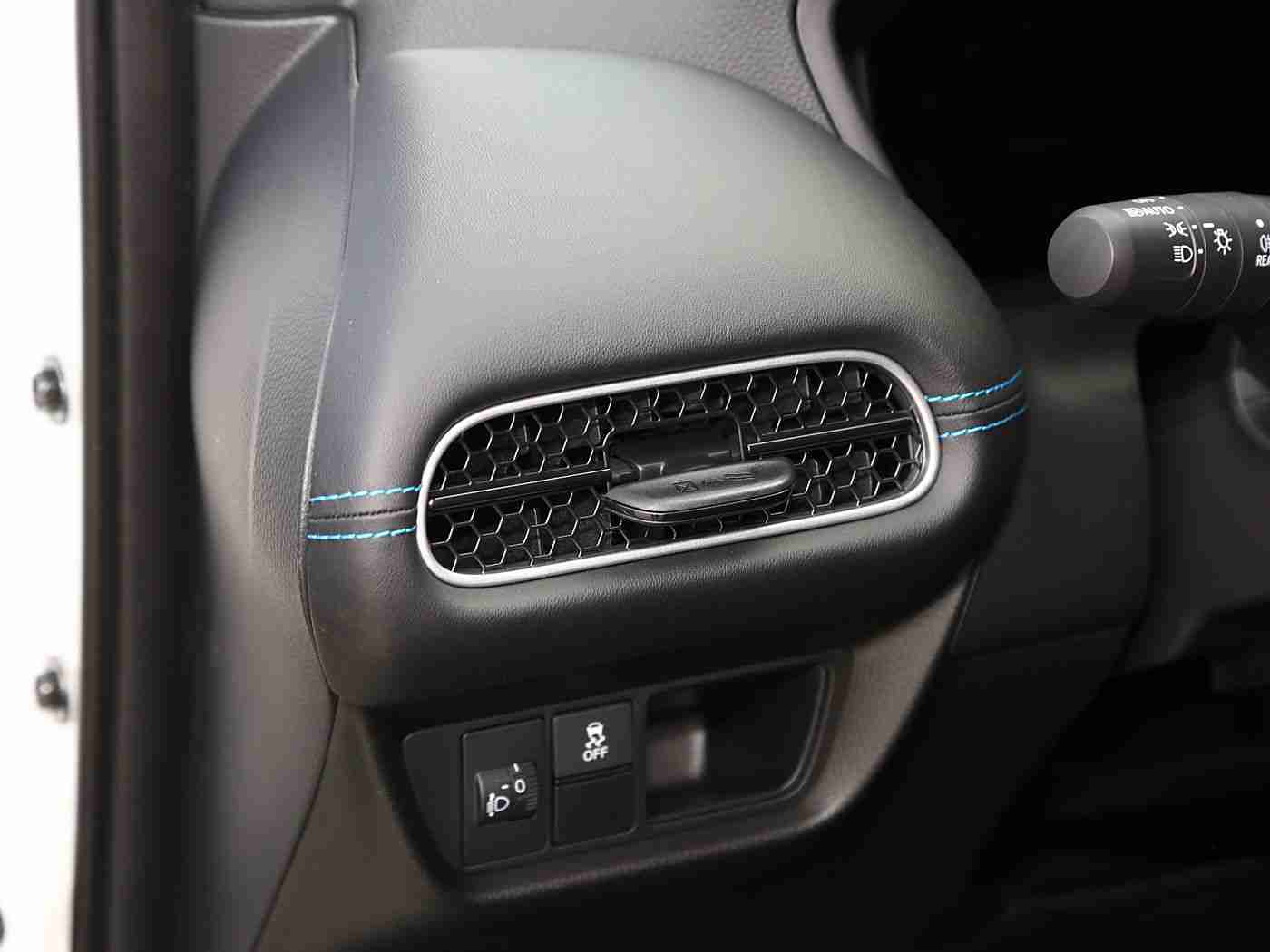 黄色软件3.0.3下载安装：汽车辅助神器升级，全新“黄色软件”3.0.3版下载安装攻略来袭，智能行车新体验！-3