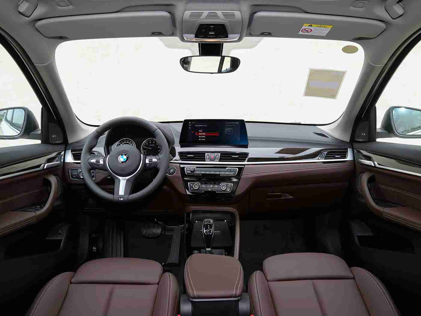 色就色综合:科技革新引领潮流,智能汽车新宠来袭,引领驾驶新体验-3