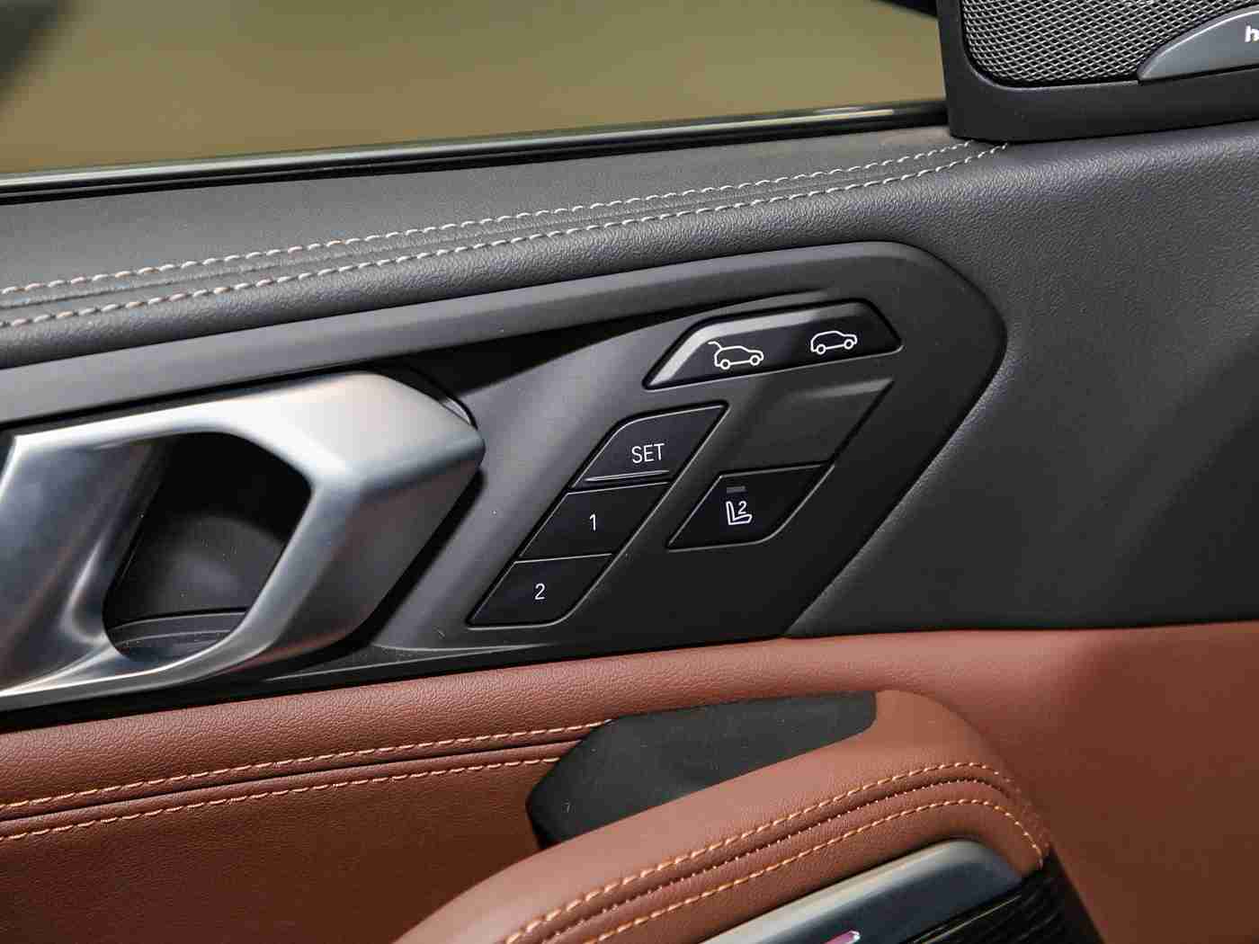 老师用丝袜脚帮我脚交：“丝袜脚交互设计引领潮流，全新概念车颠覆驾驶体验，绿色高效动力诠释未来出行”-3