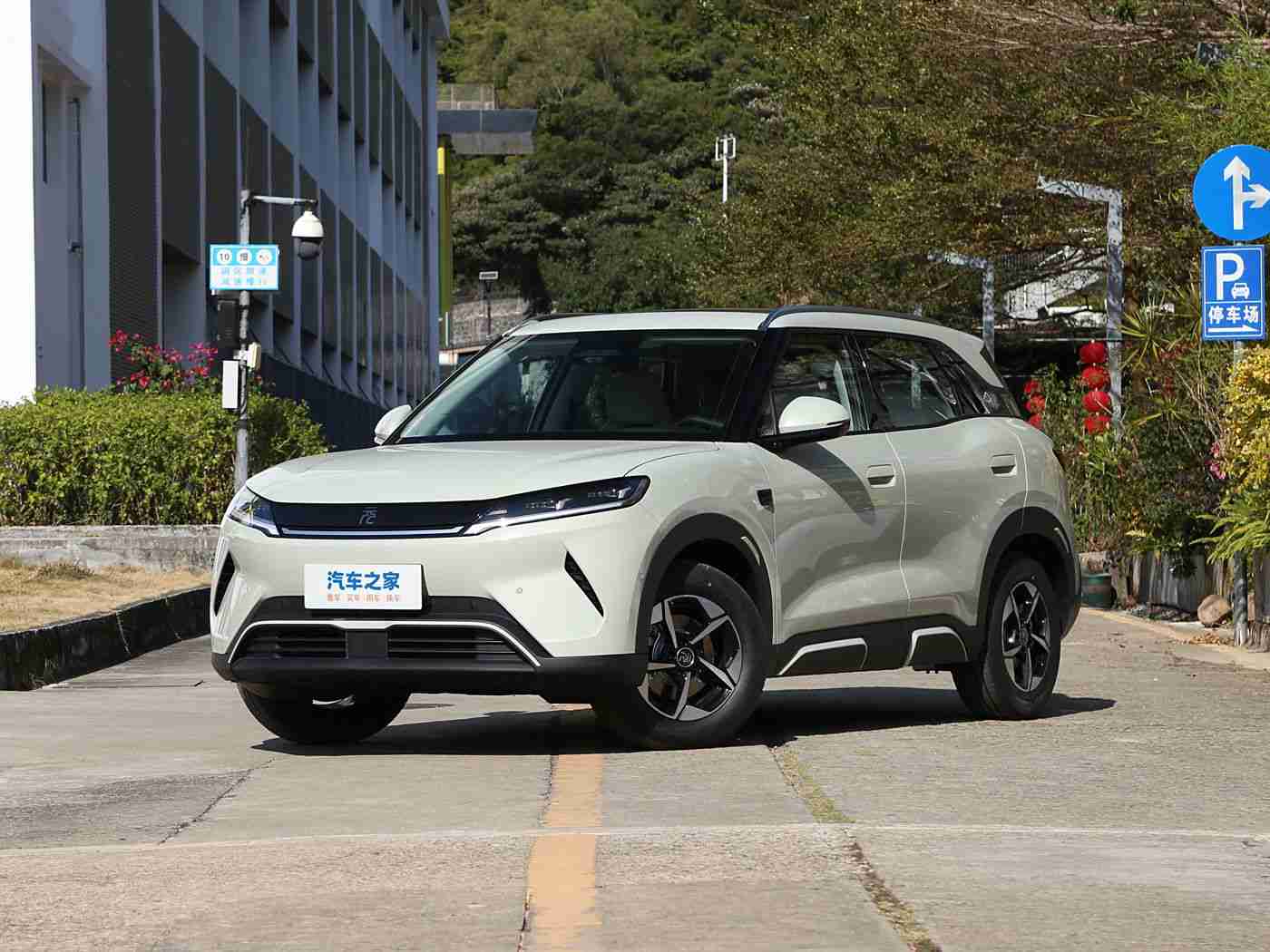 卡在洗衣机里的姐姐:“创新儿童安全预警,空气净化座椅设计,我国“卡在洗衣机里的姐姐”汽车引领安全新潮流”-2