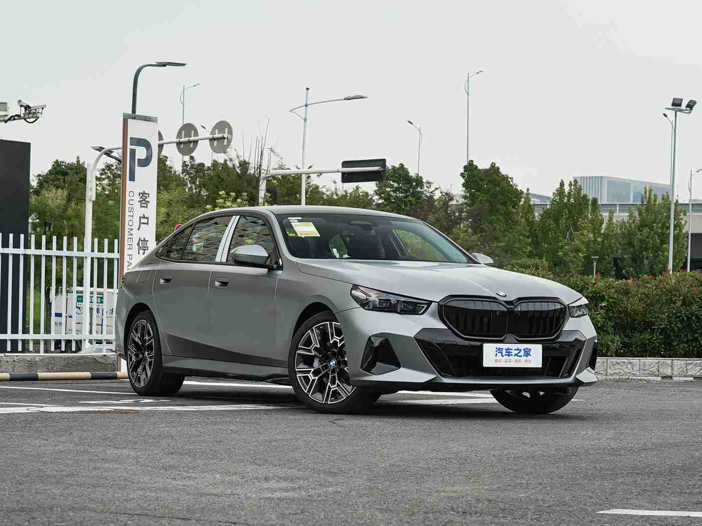 成人国产：国产汽车新锐崛起，“成熟稳重”引领潮流，品质与性价比双赢-1