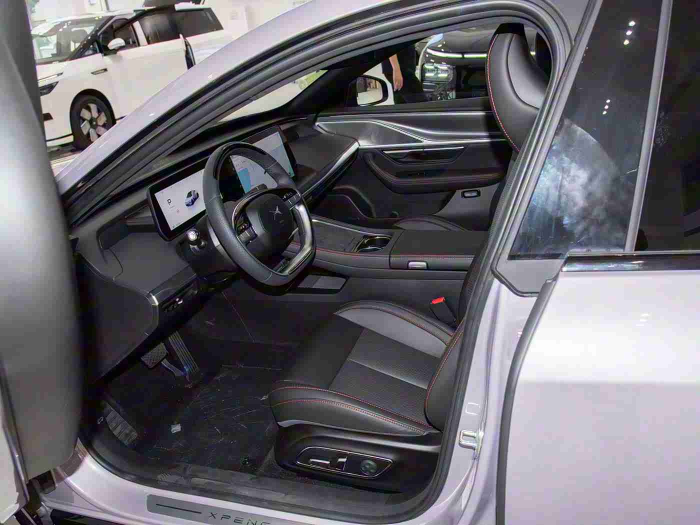 男生操女生的软件：“前沿科技引领驾驶革命：全新智能辅助系统或将重塑汽车行业未来”-3