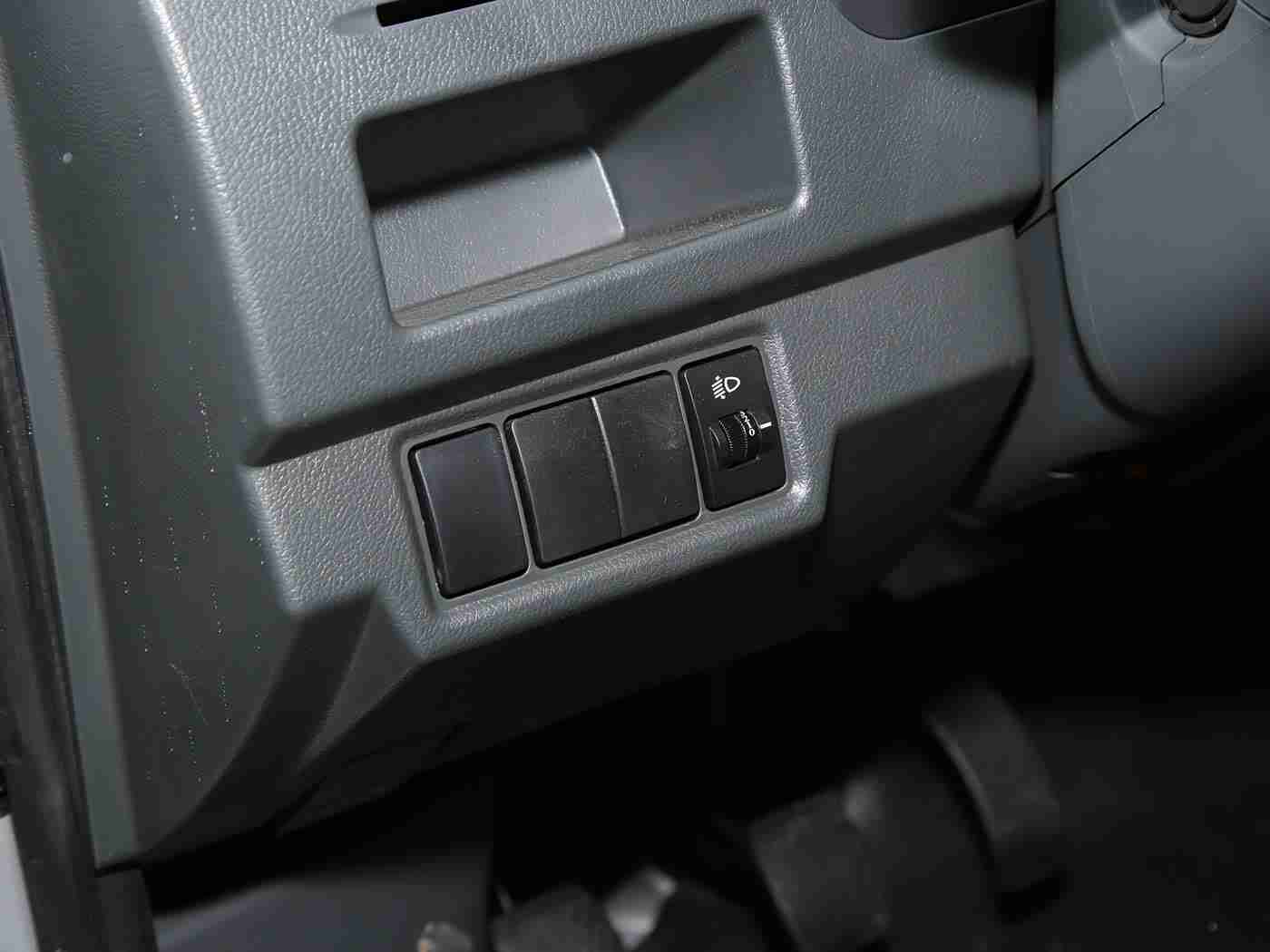 成人免费黄色软件:汽车智能化新风向:跨界合作推出创新服务平台,提升用户体验,引领绿色出行潮流-5