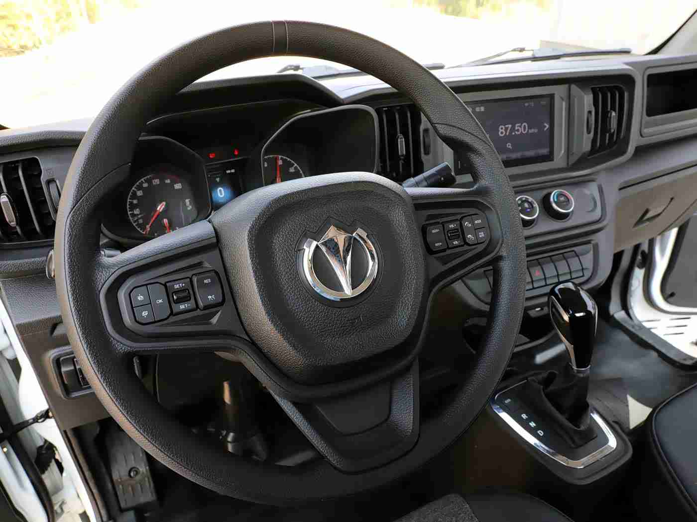 黄色免费视频网站：“智能时代，驾驶安全，警惕网络陷阱，共建和谐行车路”-2