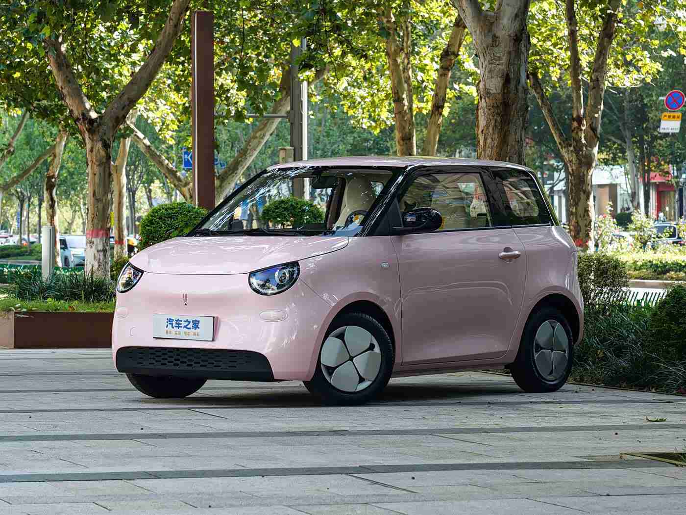 挠脚心+折磨+抹油+哭喊：“挑战极限，尽享驾驶乐趣：全新汽车“挠脚心”惊艳上市，独特设计引发市场热议”-2