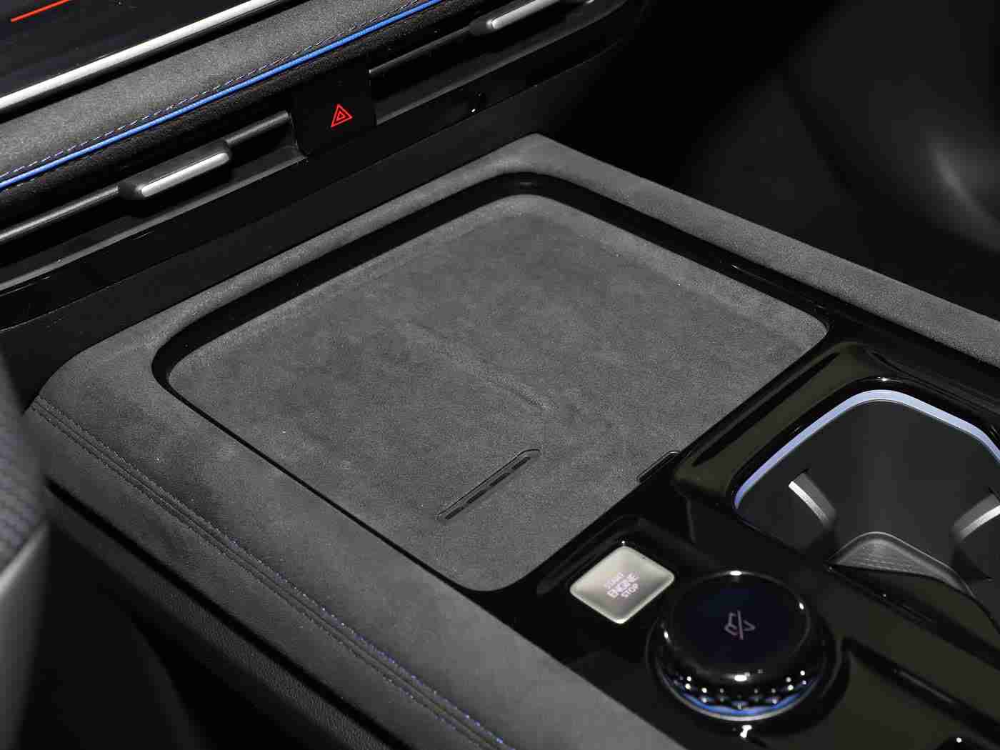 美女全裸APP：智融娱乐，驾趣非凡-1