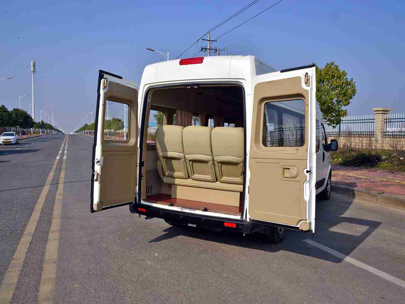 三上悠亚一区二区三区：新能源汽车革新先锋，三上悠亚多区布局，引领智能驾驶新潮流-2