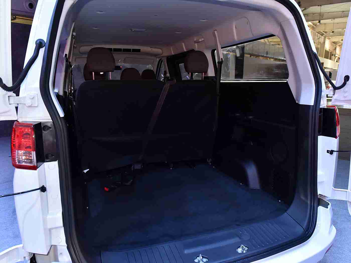 男人挺进雌性性宠物交的注意事项：新能源汽车安全驾驶指南：充电、驾驶与保养全方位攻略-4