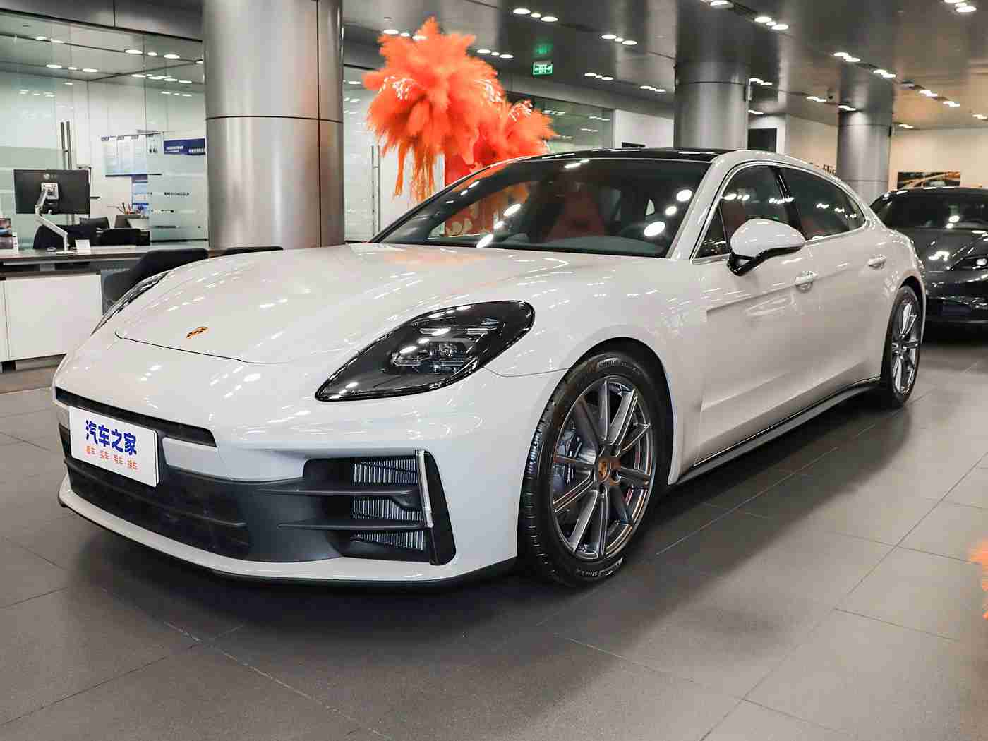 草莓视频下载站长统计:互联网风潮下,汽车营销新格局:线上线下融合,新能源汽车领航未来-1