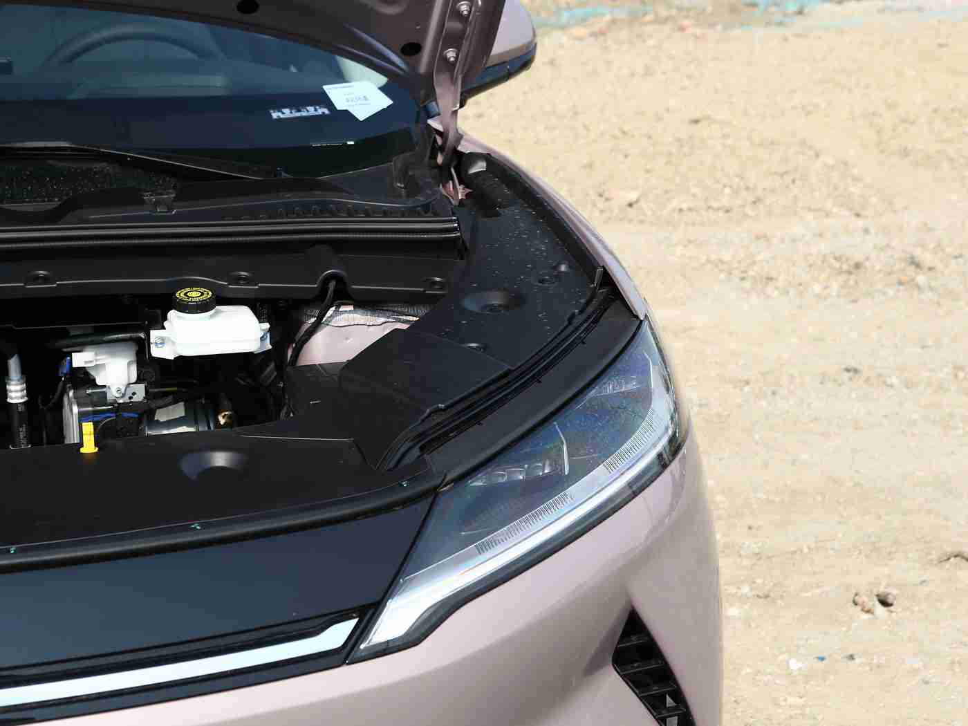 少妇厨房与子伦厨房的互动探讨：“烹饪智慧融入汽车设计，少妇厨房与子伦厨房共探未来驾驶体验新趋势”-2