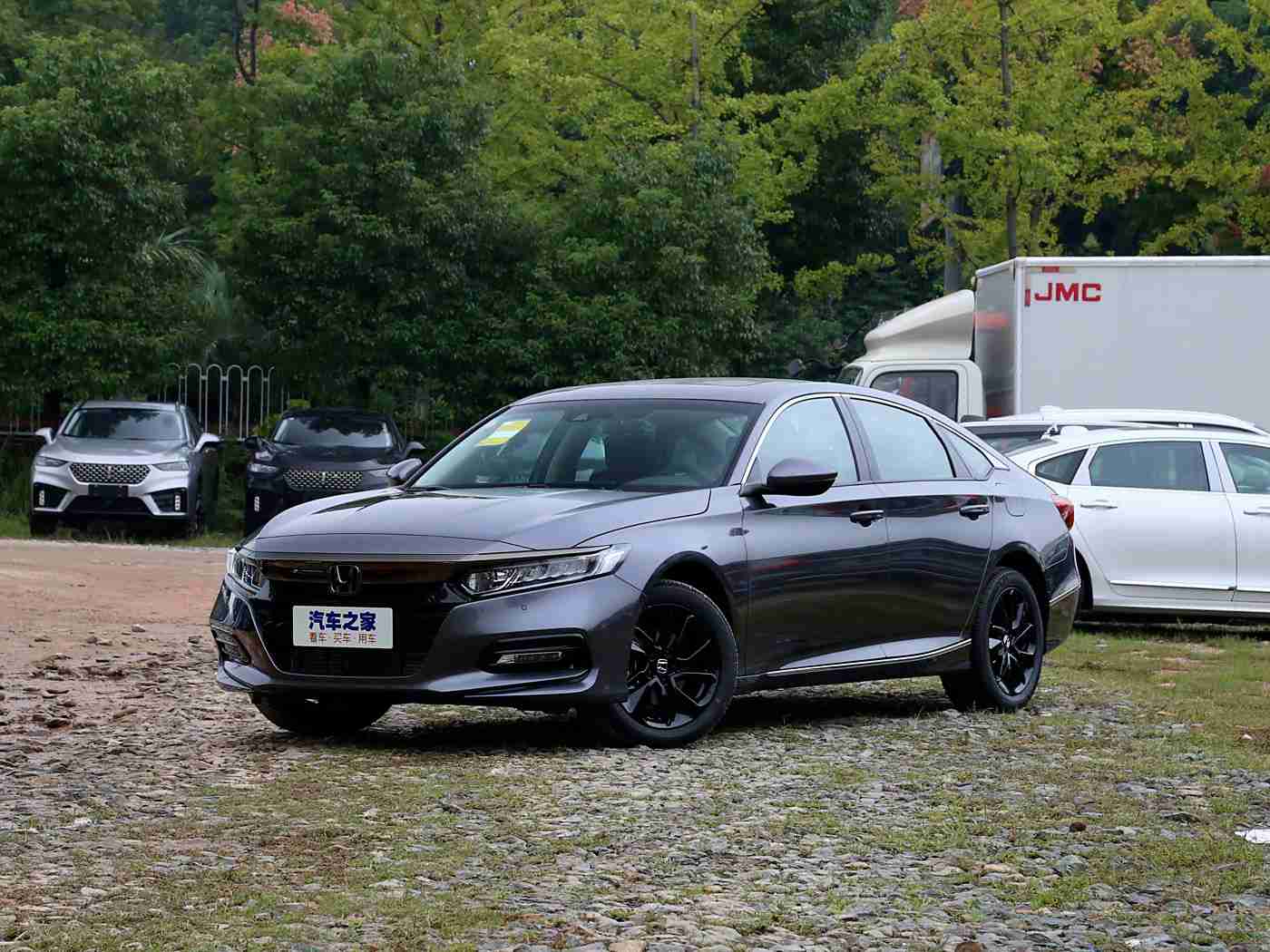 色多多黄：汽车新宠儿，“色多多黄”车漆引领时尚潮流，销量飙升引关注-1