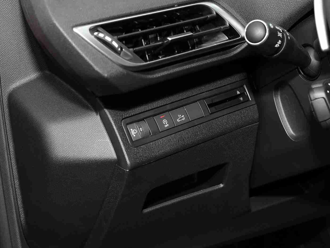 按摩师扒开腿揉捏花蒂：科技揉花蒂，智能驾新境-2