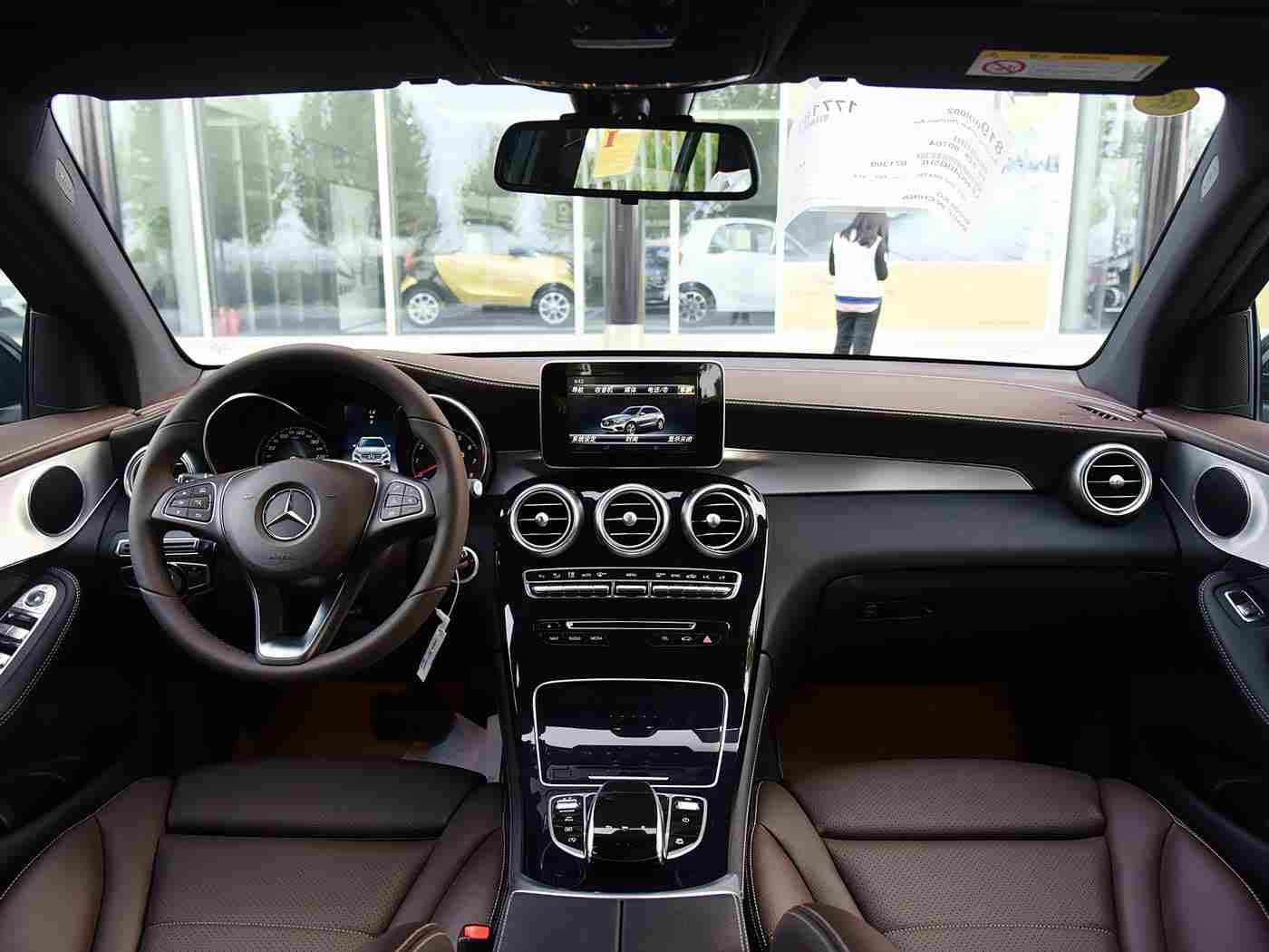 男生和女生一起差差的软件：“智能驾驶新风尚：个性化推荐引领未来出行体验”-1