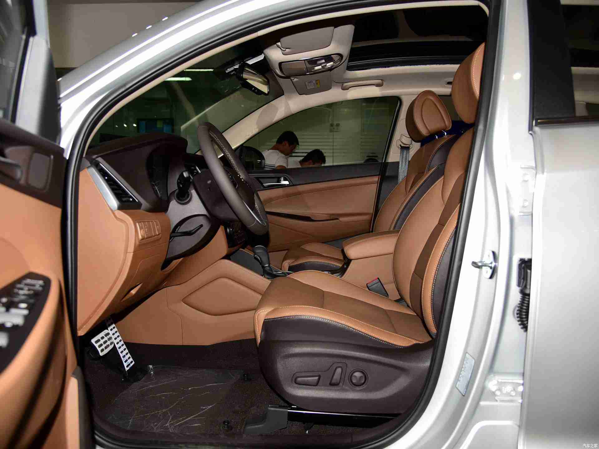 男生和女生一起差差app：汽车社交新天地，男女共织“差界”情谊-1