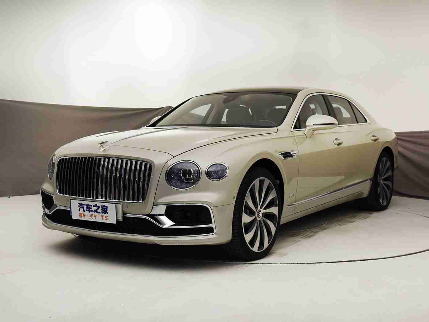 男生操女生APP：智能出行，人性创新，科技赋能，未来驾享-3