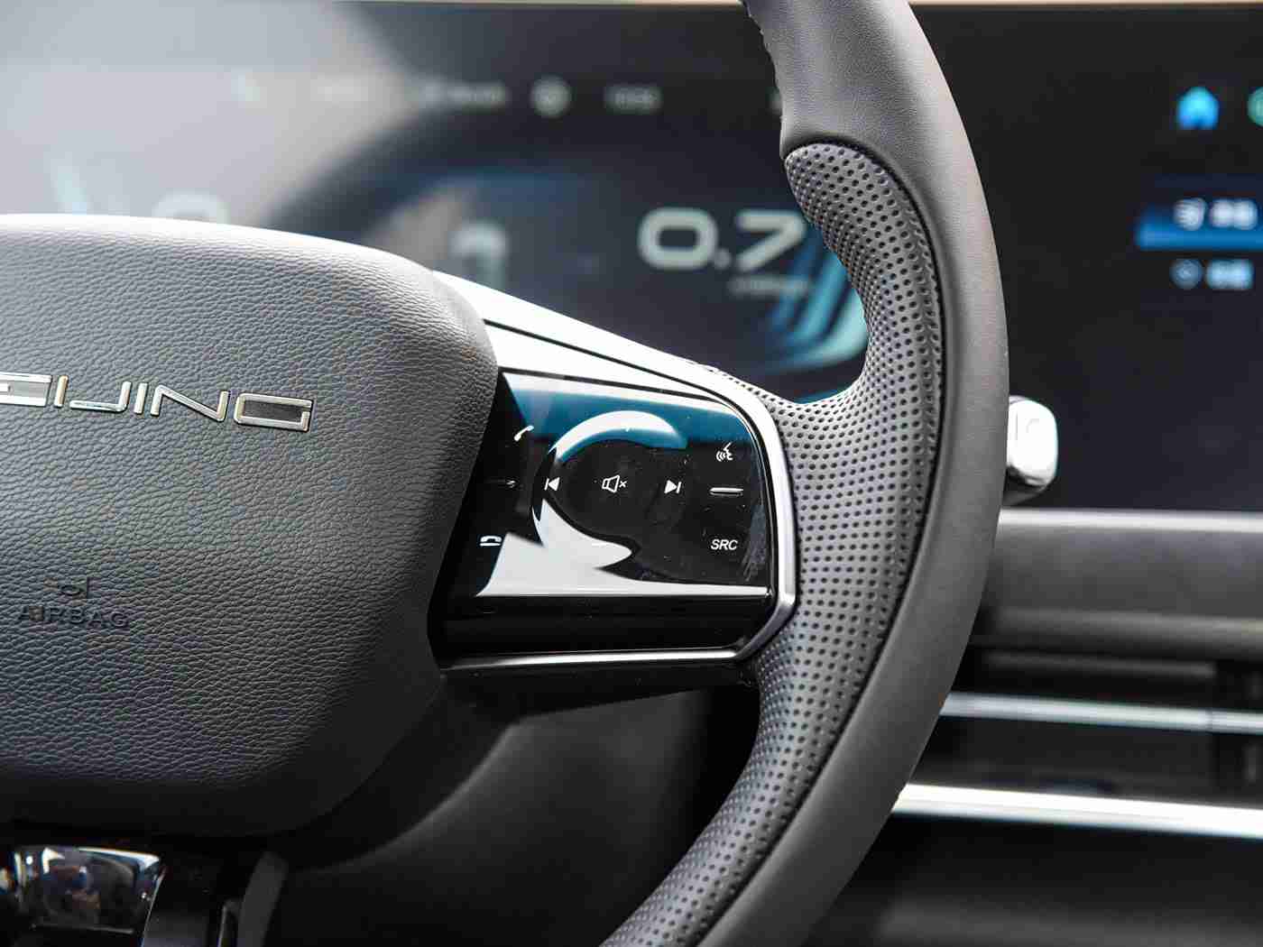 美女搞基APP：科技赋能，跨界融合：“美女搞基APP”引领汽车行业新变革-3