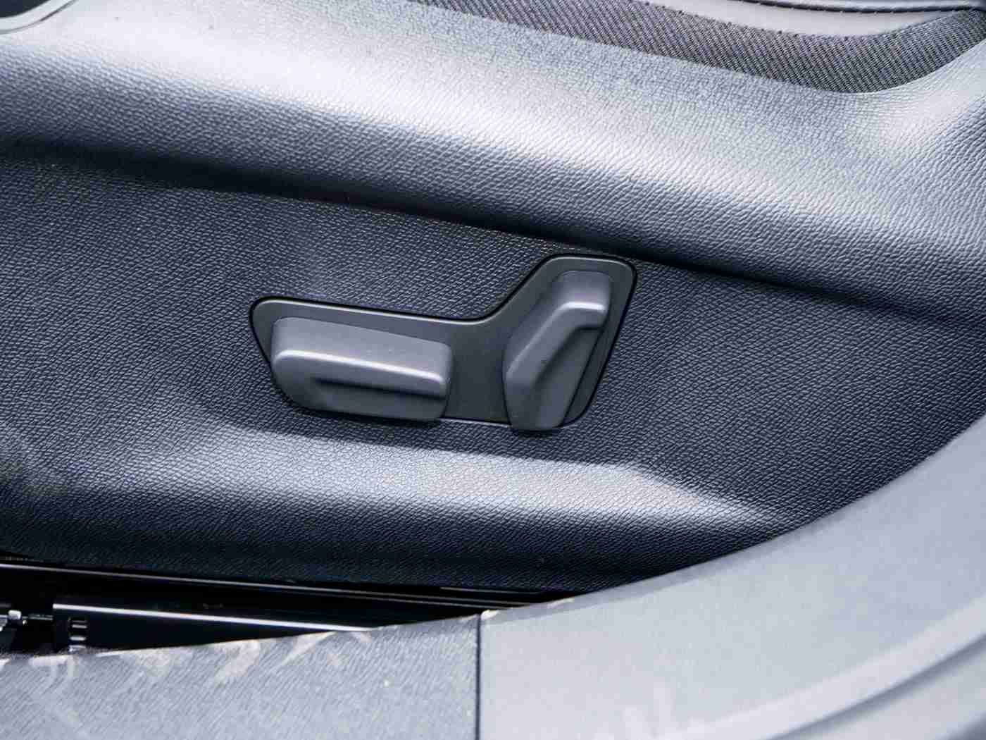 一级调色大片的大全：汽车色彩艺术绽放：揭秘调色师匠心独运打造个性色彩盛宴-2