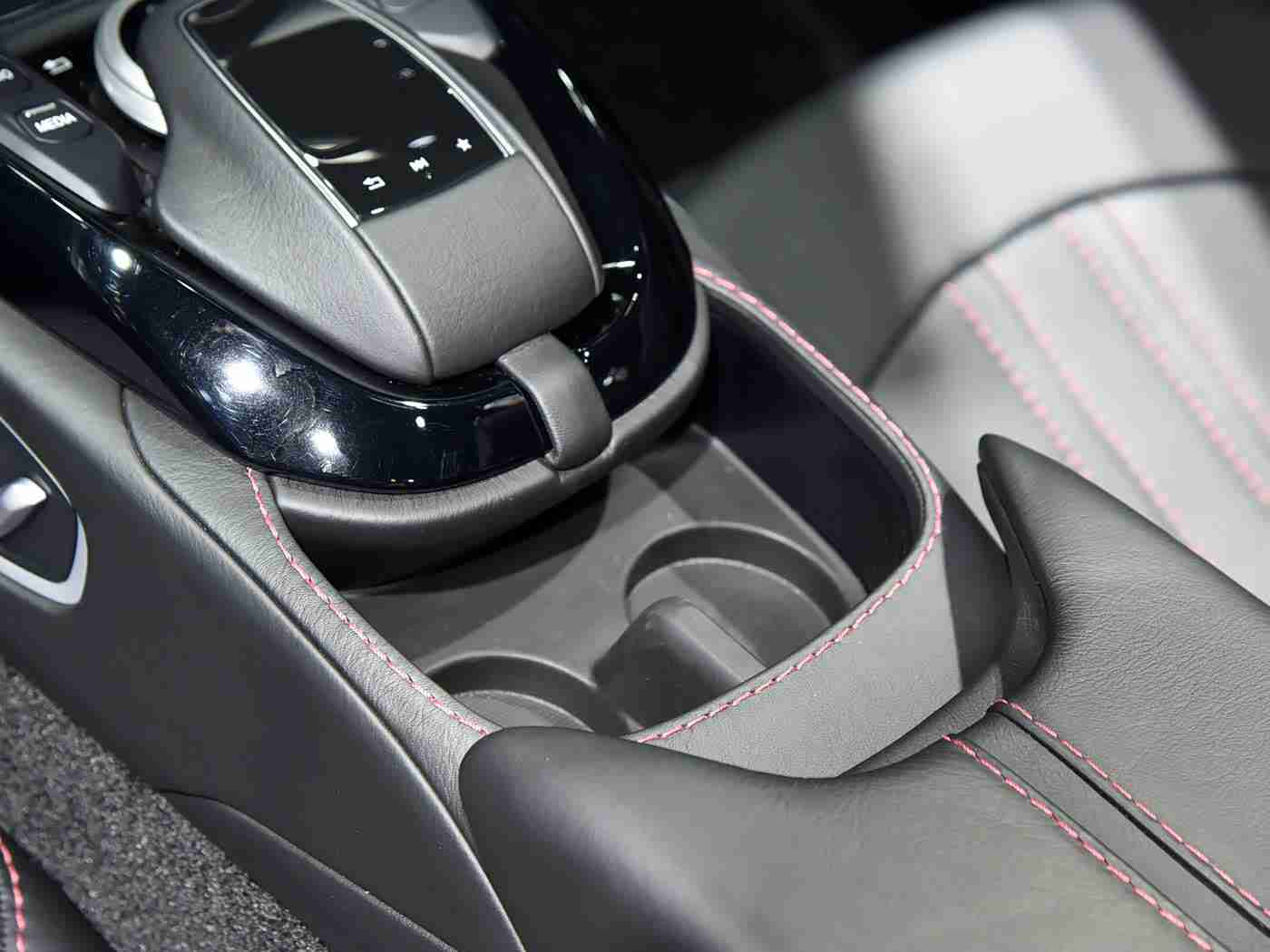 足交：脚舞飞扬，智控未来——颠覆传统，创新出行新体验-1