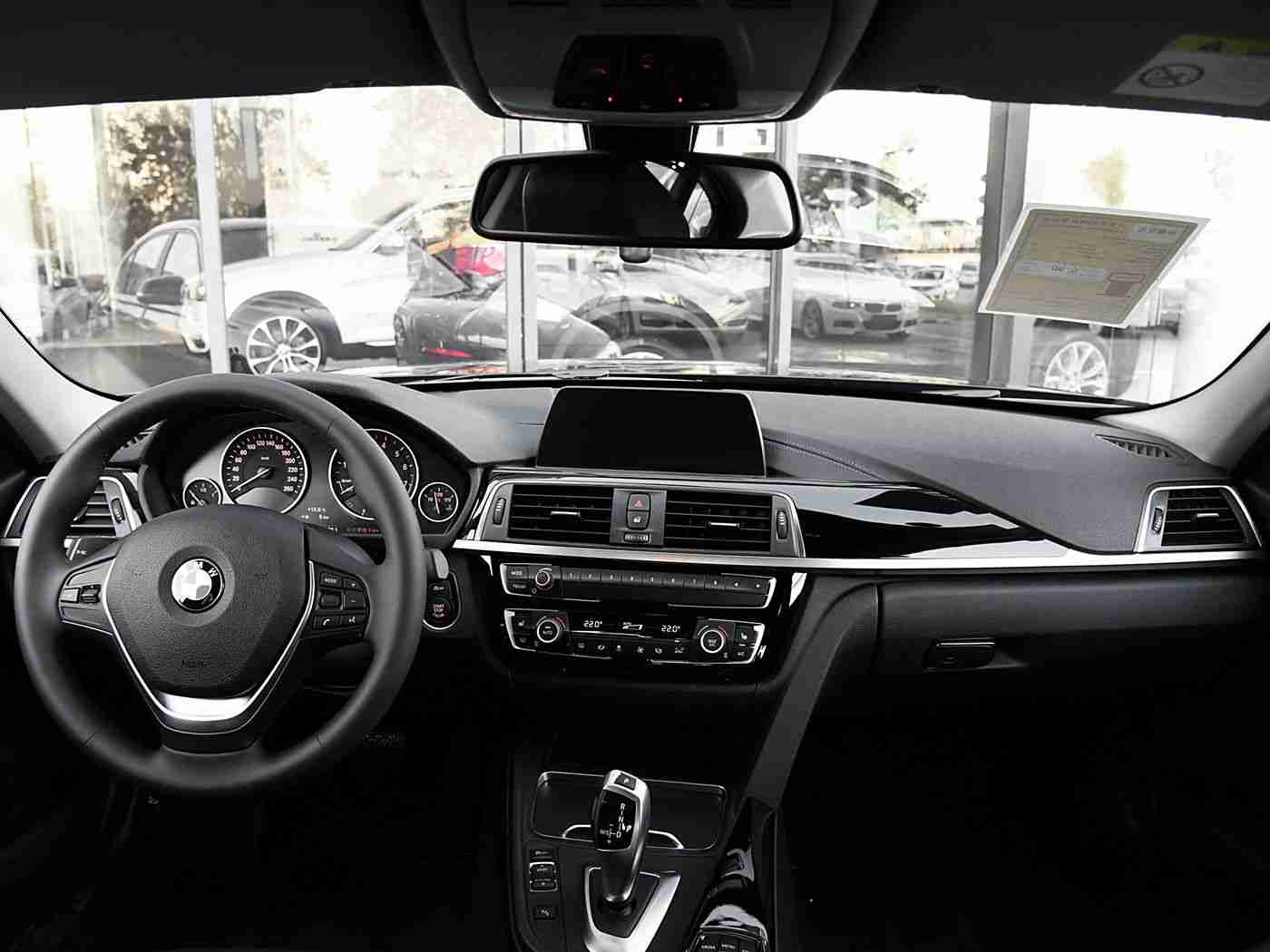 紧急通知界面访问升级中狼人:汽车品牌重磅升级紧急通知界面,狼人车型亮相引领智能驾驶新潮流-1