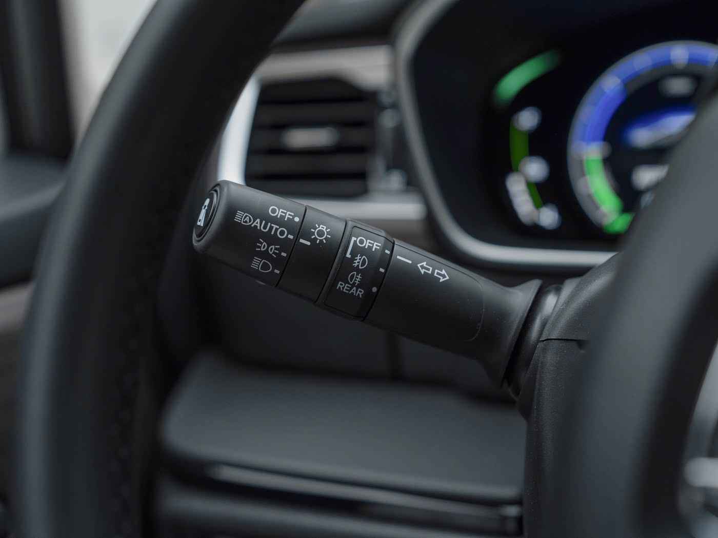 妈妈孩儿小马拉大车：涡轮动力小身材，家庭出行新选择：揭秘新型汽车独特优势-2