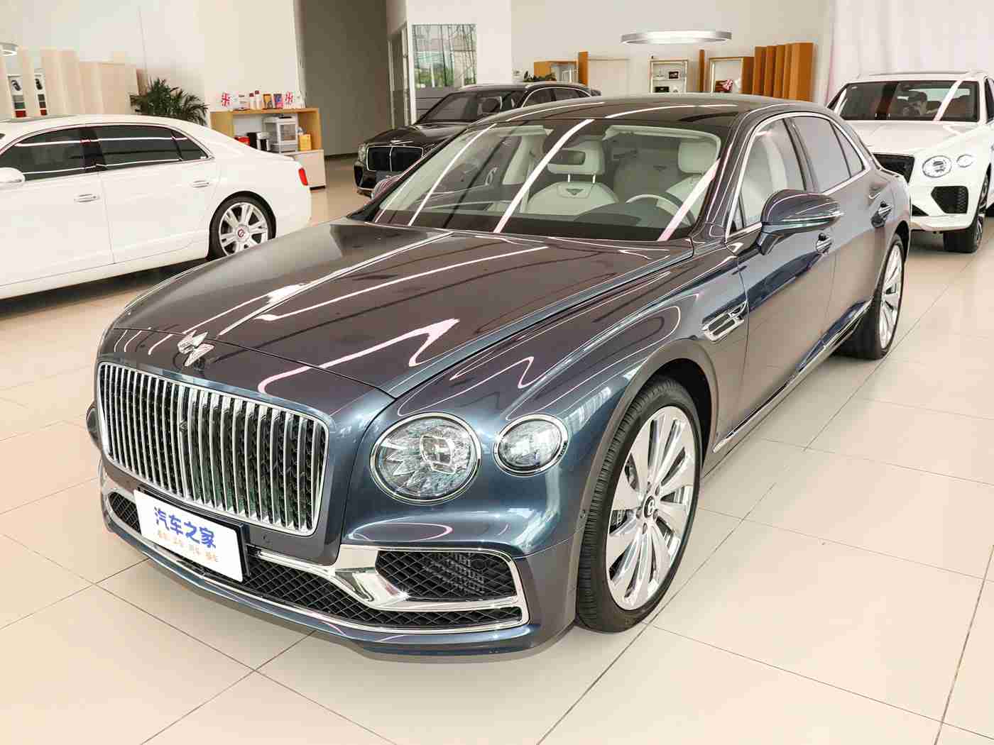 亚非秘 一区二区三区四区：新能源汽车四重奏，品牌布局谋未来-1