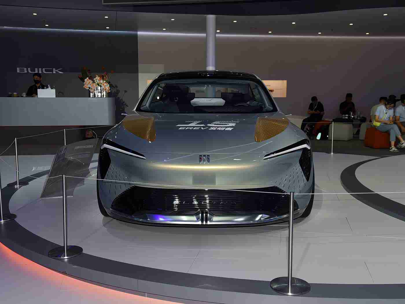 京东影业：跨界融合，影视赋能：新能源汽车市场新势力崛起-3