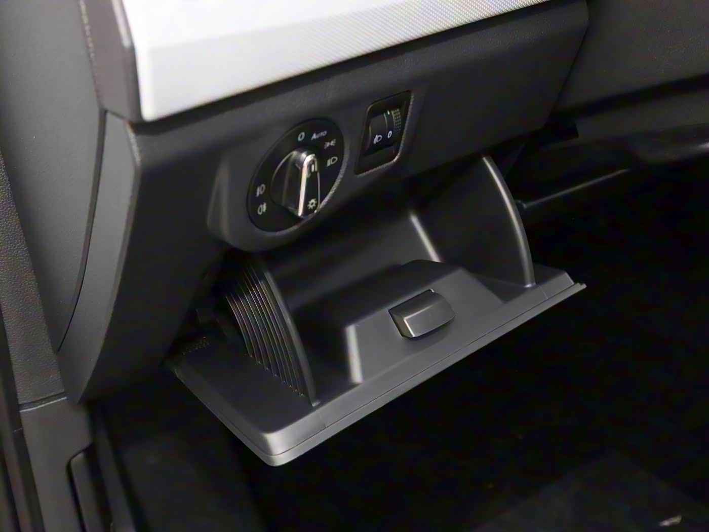 三上 初恋的回忆：复古时尚新宠，唤起青春回忆的“初恋”汽车备受瞩目-2