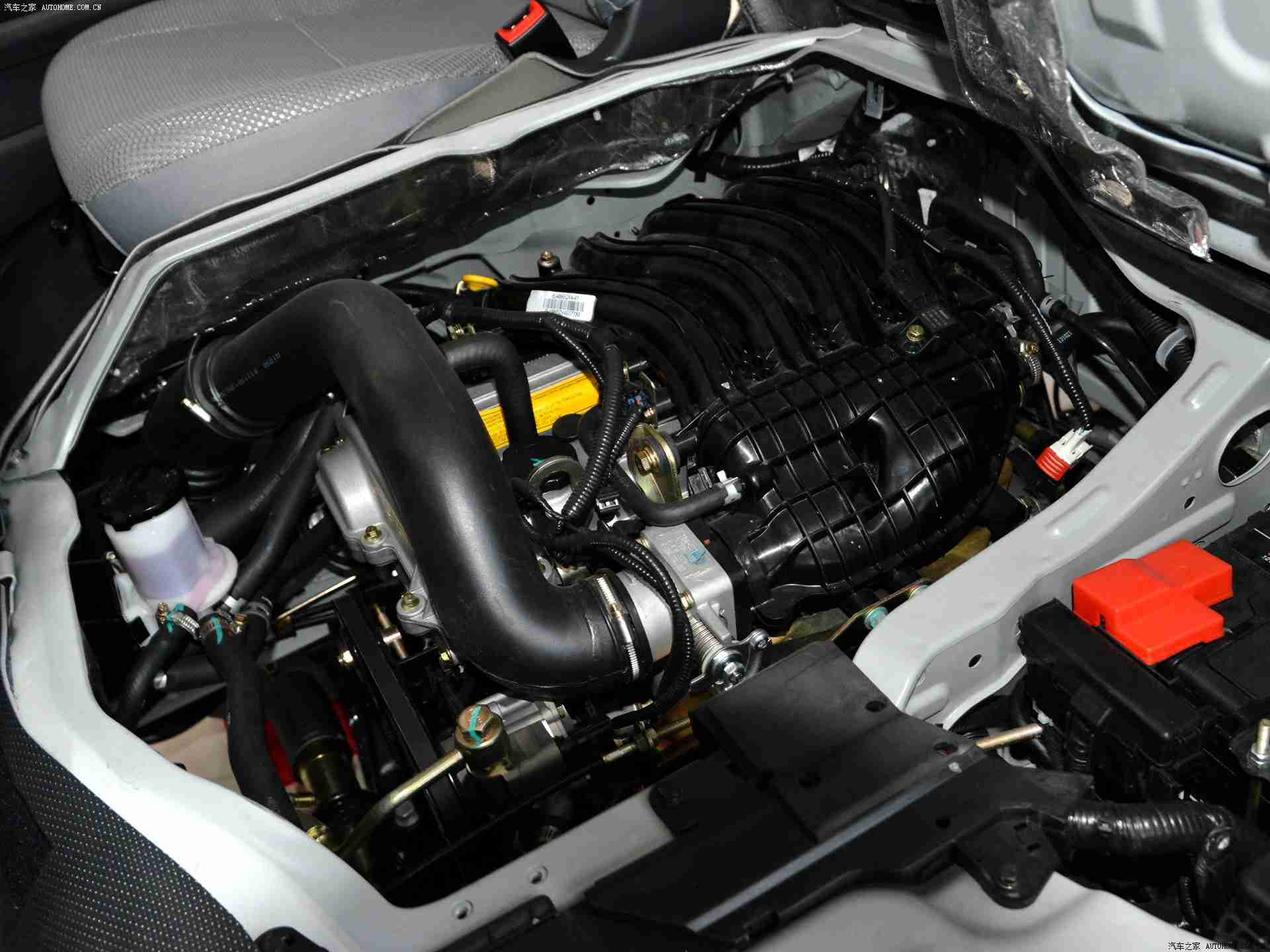 爱情岛av：浪漫爱情岛启航，时尚性能轿车引领潮流-3