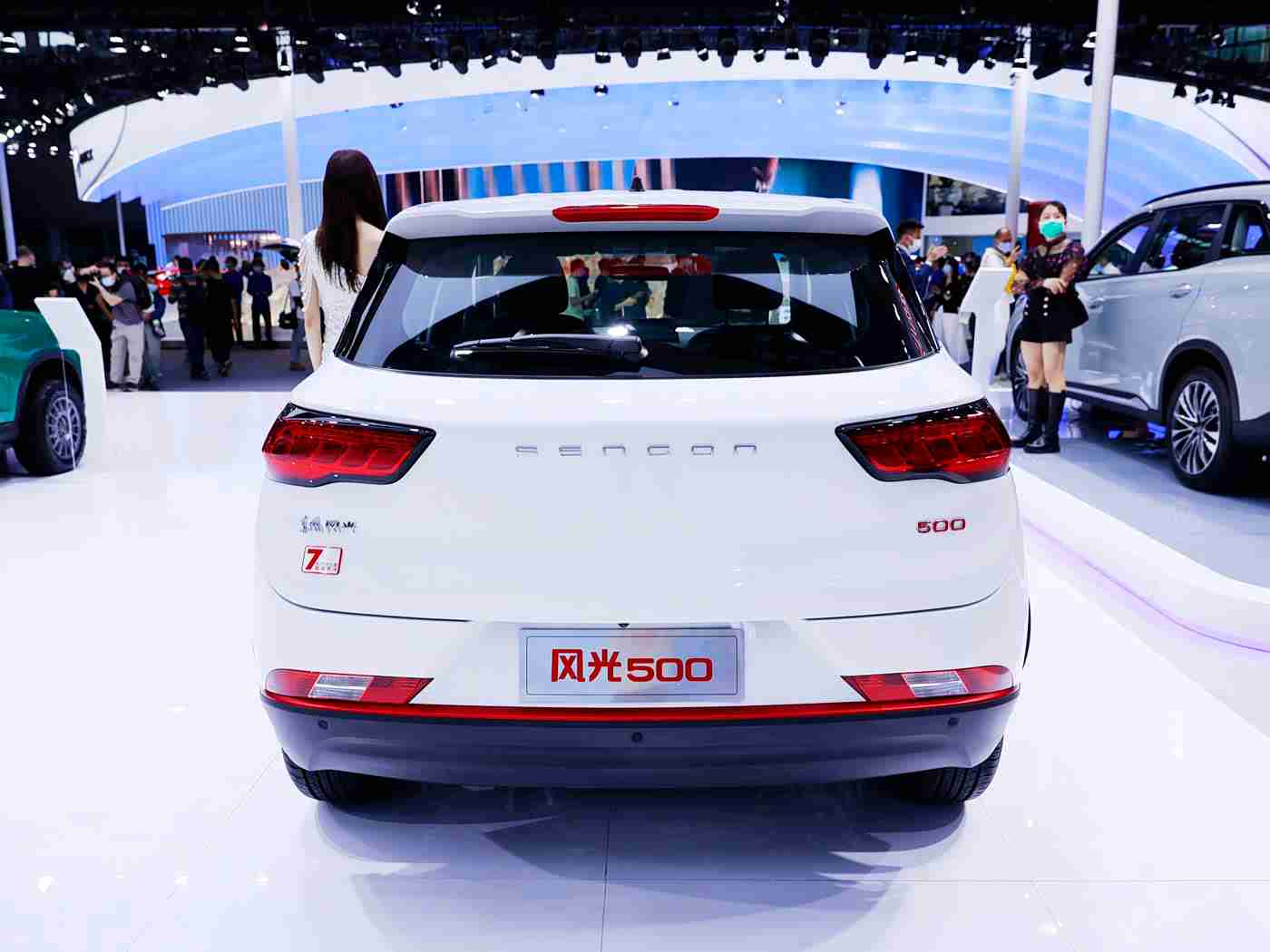 男生和女生靠逼软件:汽车行业创新浪潮:智能“逼软件”引领绿色出行新体验-4