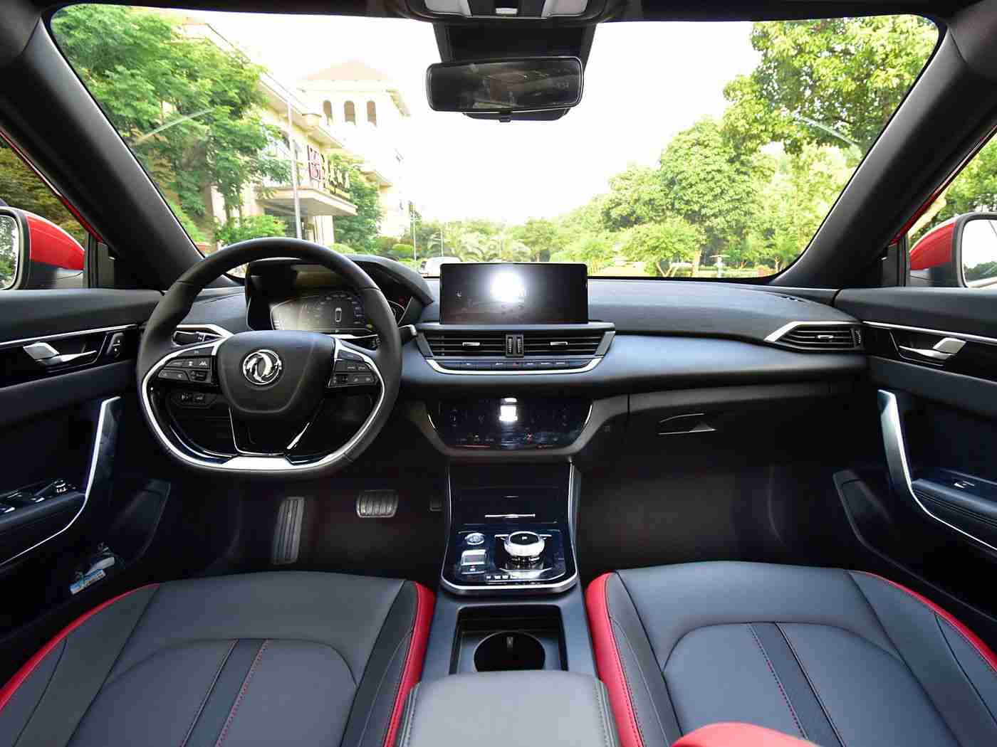 国产成人福利：国产新锐，引领潮流：某品牌汽车惊艳亮相，品质卓越，性价比高-2