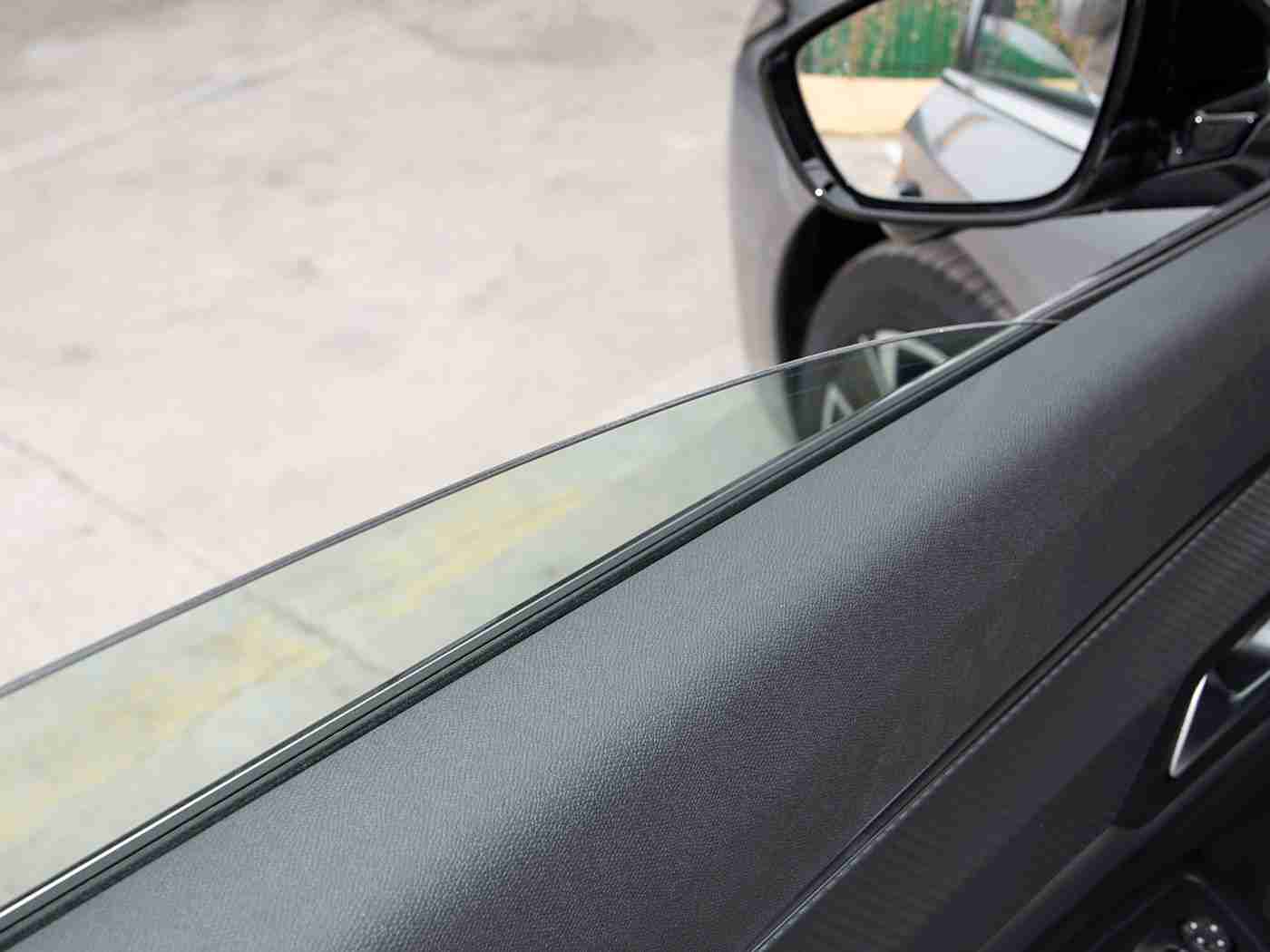 99色色：时尚色彩引爆市场，全新车型成年轻消费者新宠-3