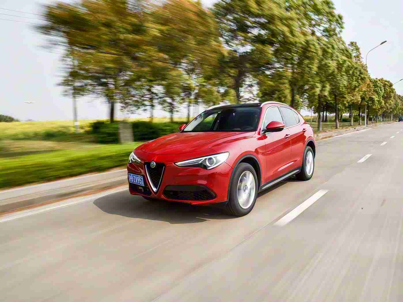 被女同桌调教成袜奴脚奴:“足下之梦概念车:袜奴脚奴设计引关注,舒适智能环保三合一,未来汽车市场新宠”-2