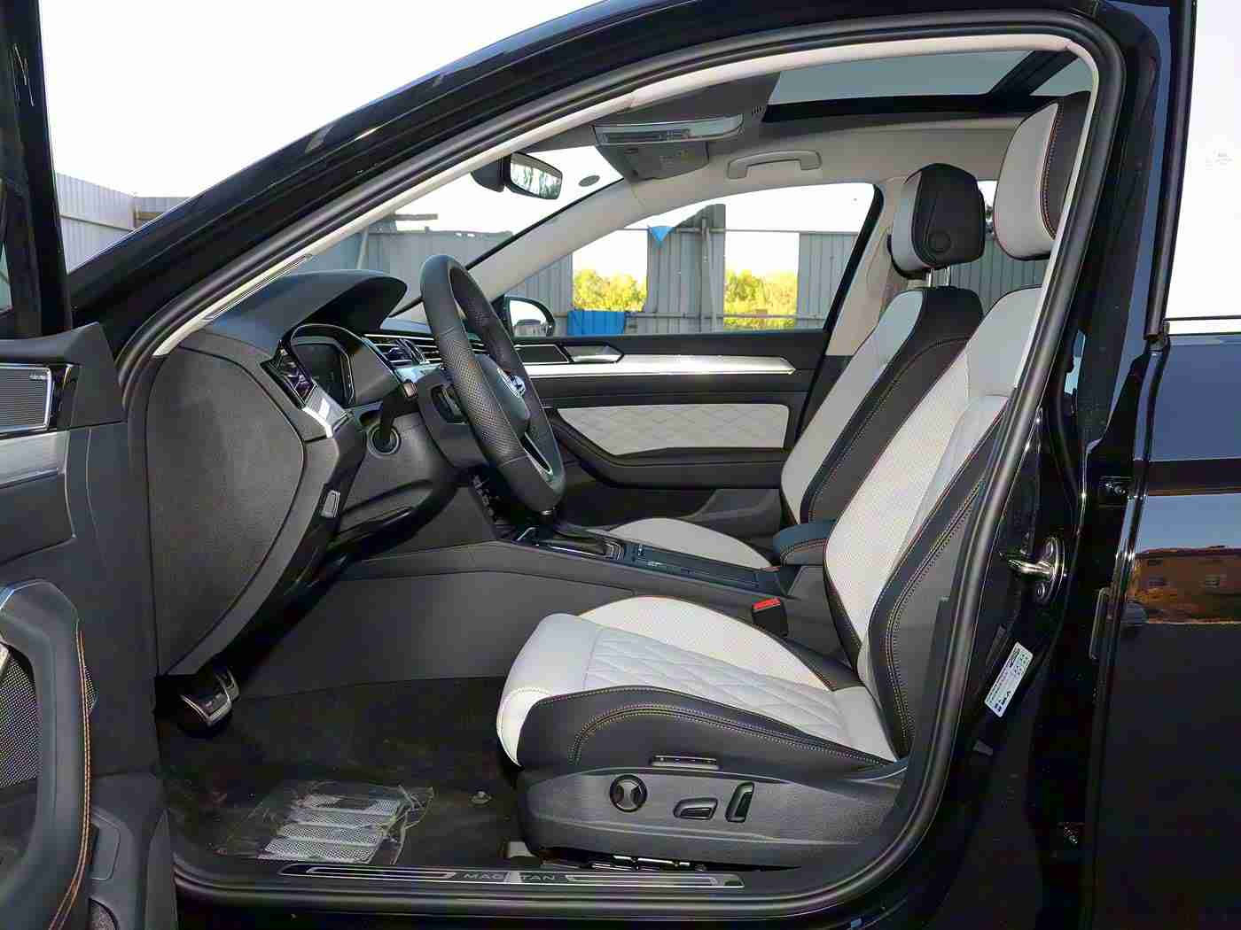 男生把坤坤：“梦想之车闪耀登场，坤坤概念车型引领中国汽车工业新篇章”-2