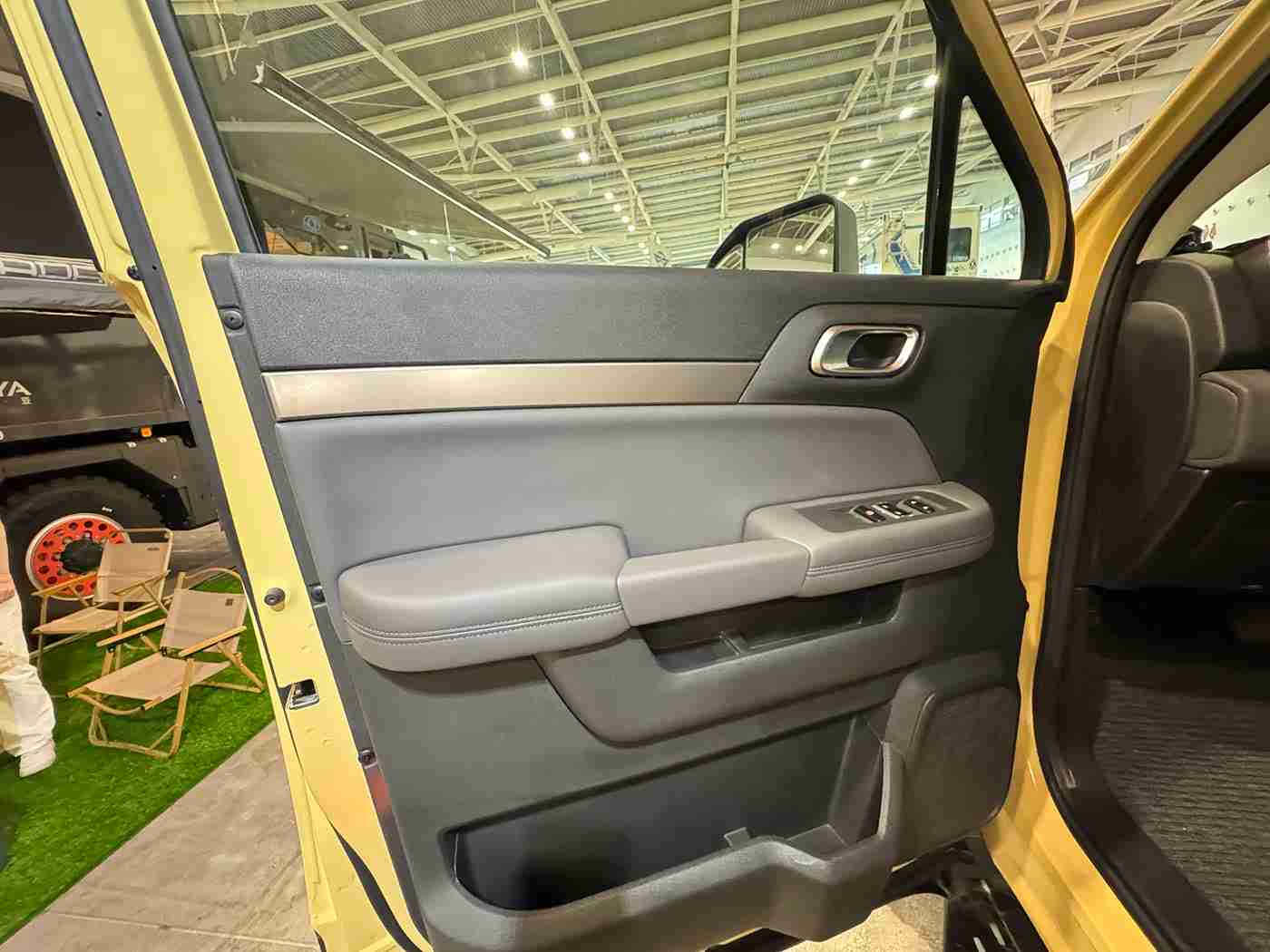 天天操一操：汽车保养新风尚：揭秘如何让爱车安全长寿，提升驾驶体验-1