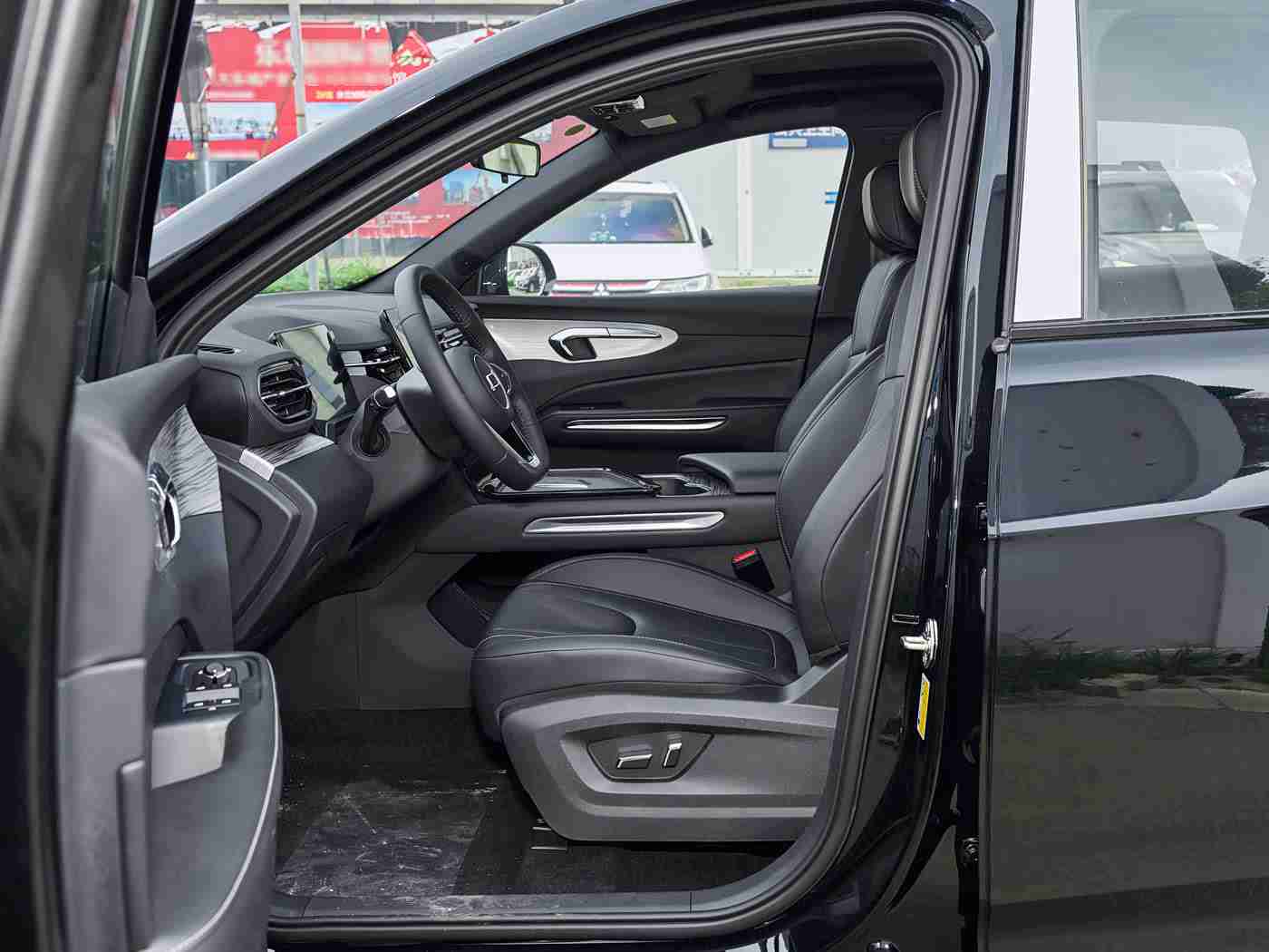 色黄软件：智能驾驶新篇章，色黄技术助力汽车安全升级，引领未来出行体验-1