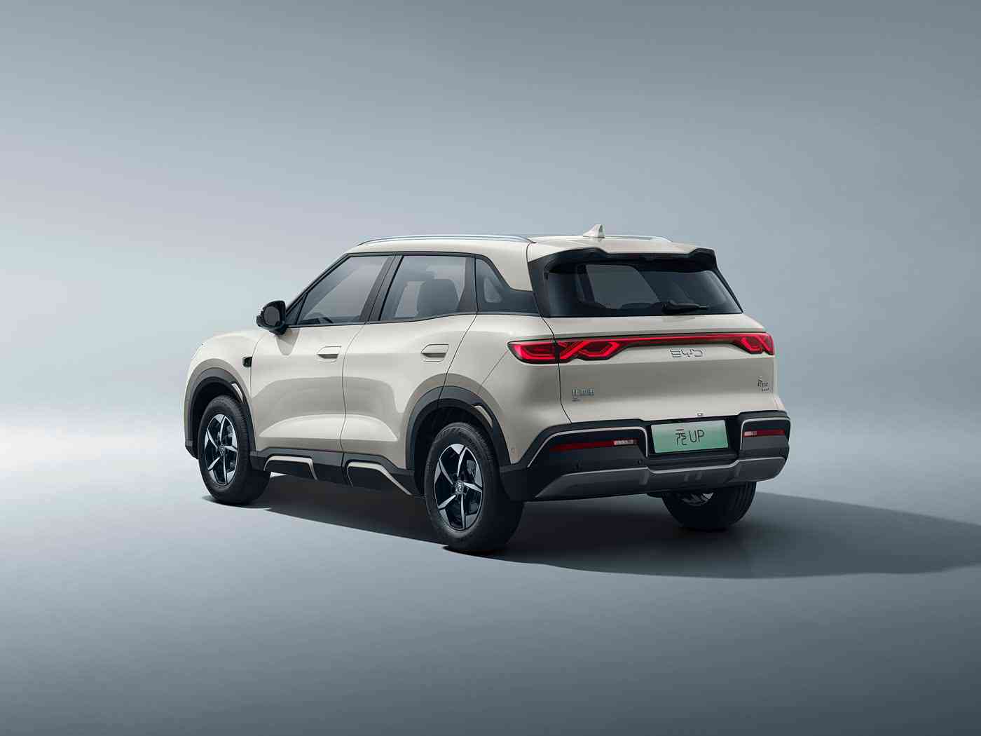 成人电影国产：国产新贵崛起，设计科技兼备，引领汽车市场新潮流-1