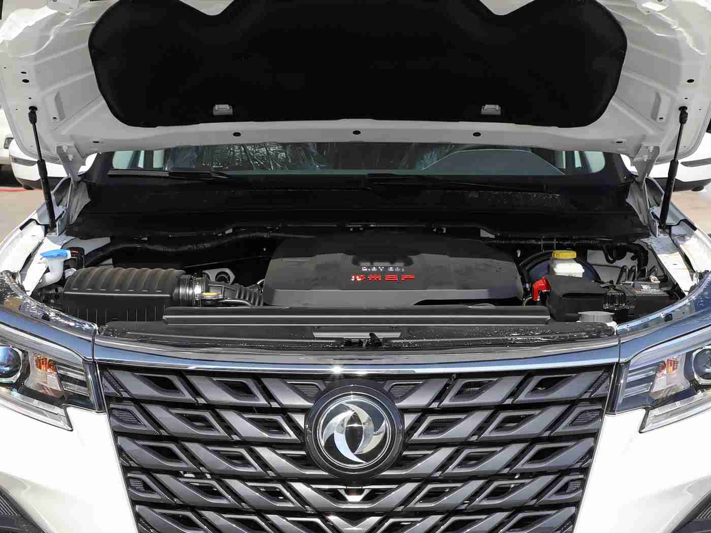 色资源：新能源汽车领航者：创新设计、智能配置，续航无忧，安全护航，绿色出行新风尚-2