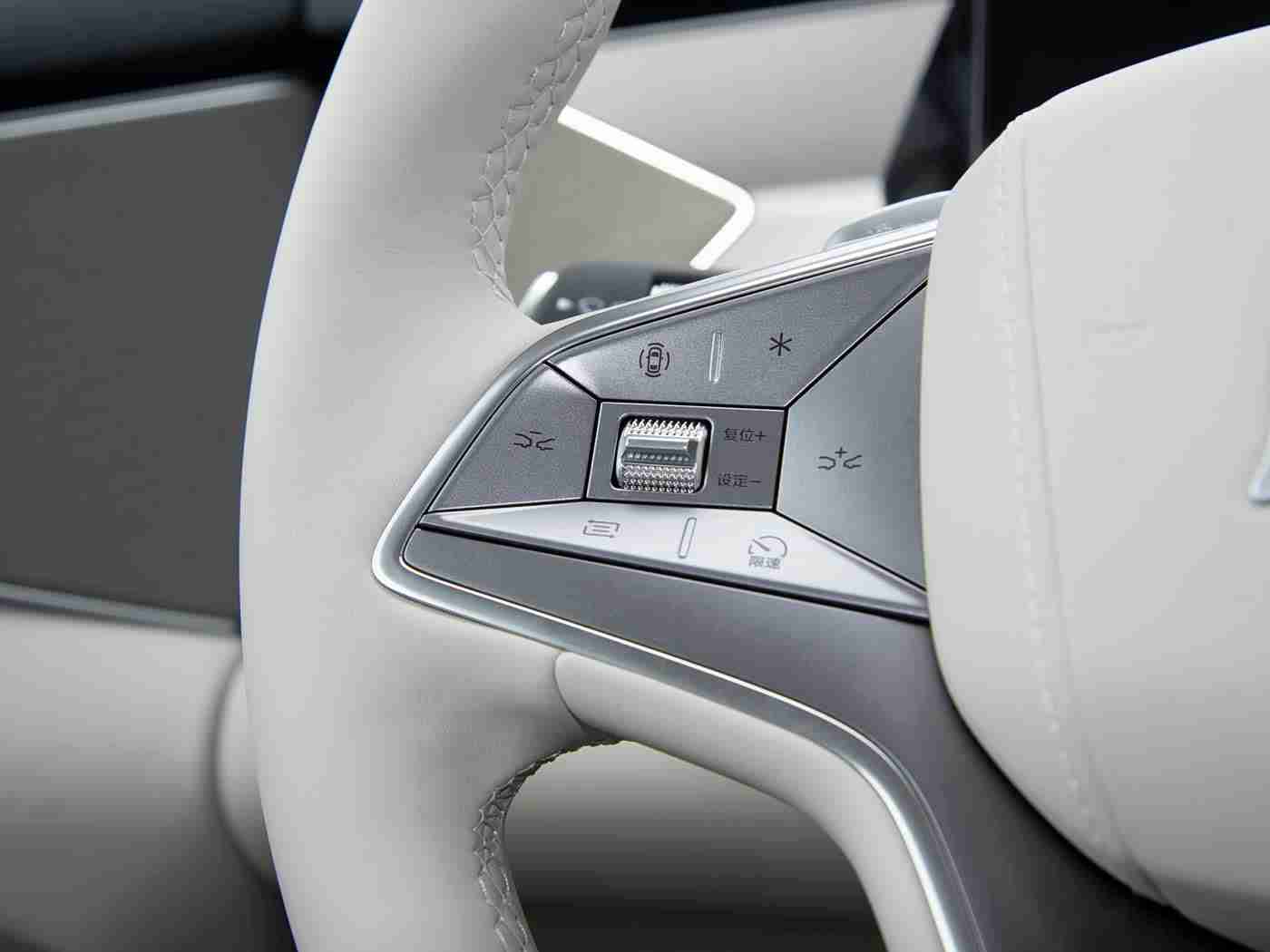 黄色不良软件下载:智能汽车时代,警惕恶意软件威胁,共筑行车安全防线-1