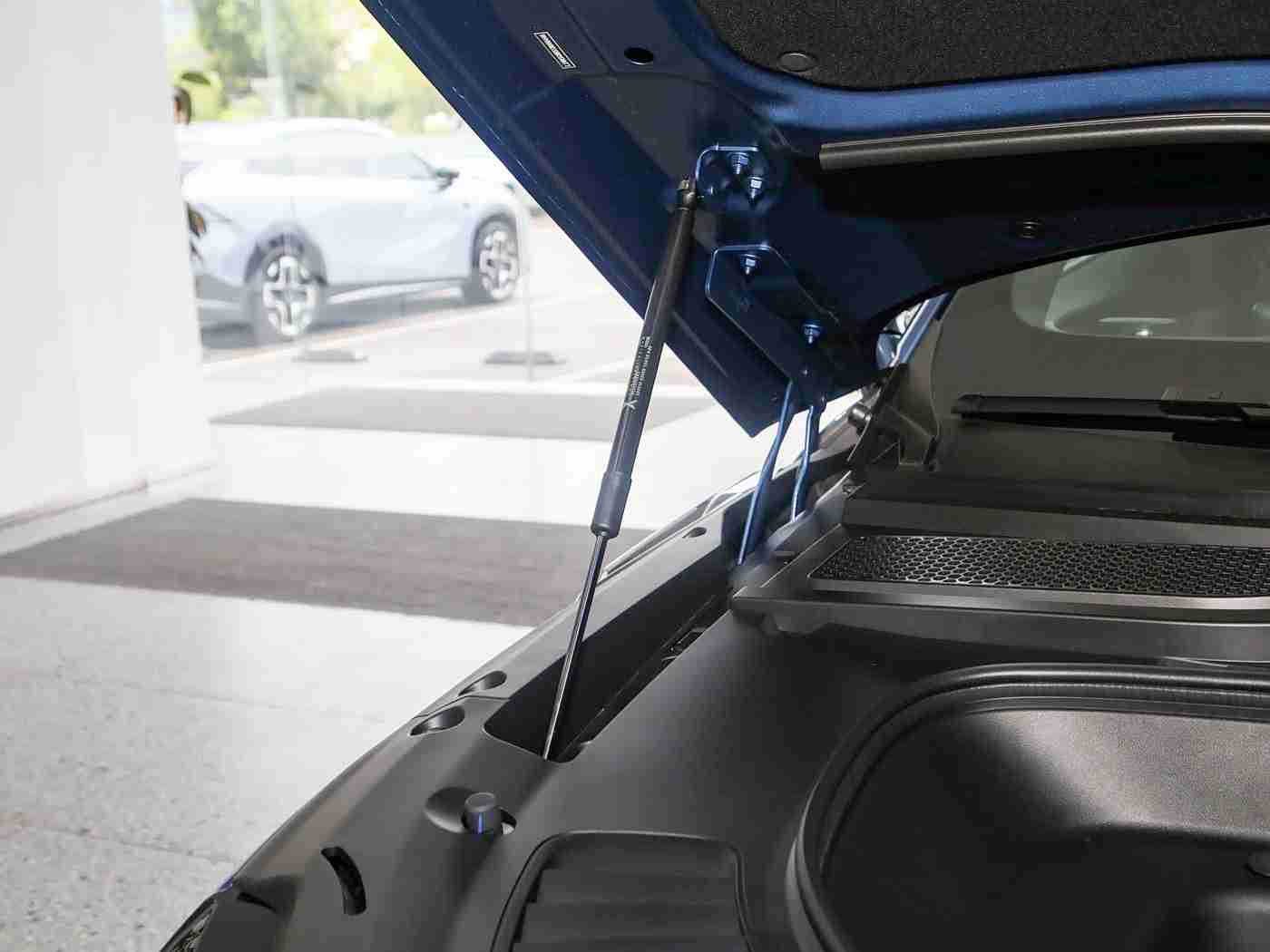 火影忍者18十免费解锁版：智驾新篇，跨界游戏，未来出行新境界，汽车游戏融合新体验-2