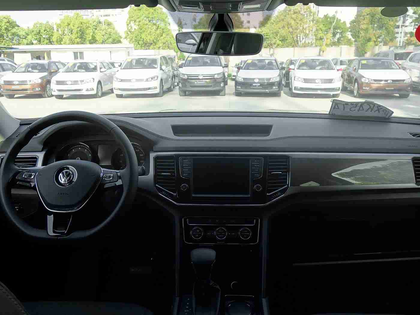 抱着老婆让朋友曰:温馨家宴,驾驭未来:新SUV独特理念引关注,市场黑马脱颖而出-3