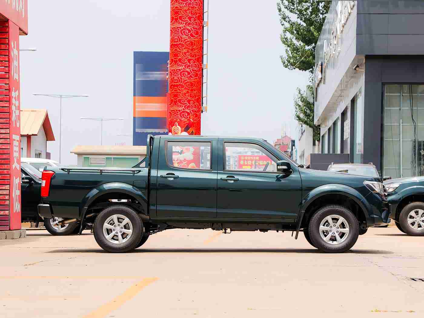 打扑克不盖被：“创新设计引领潮流，智能实用备受青睐：某品牌车型销量攀升，成市场新宠-1