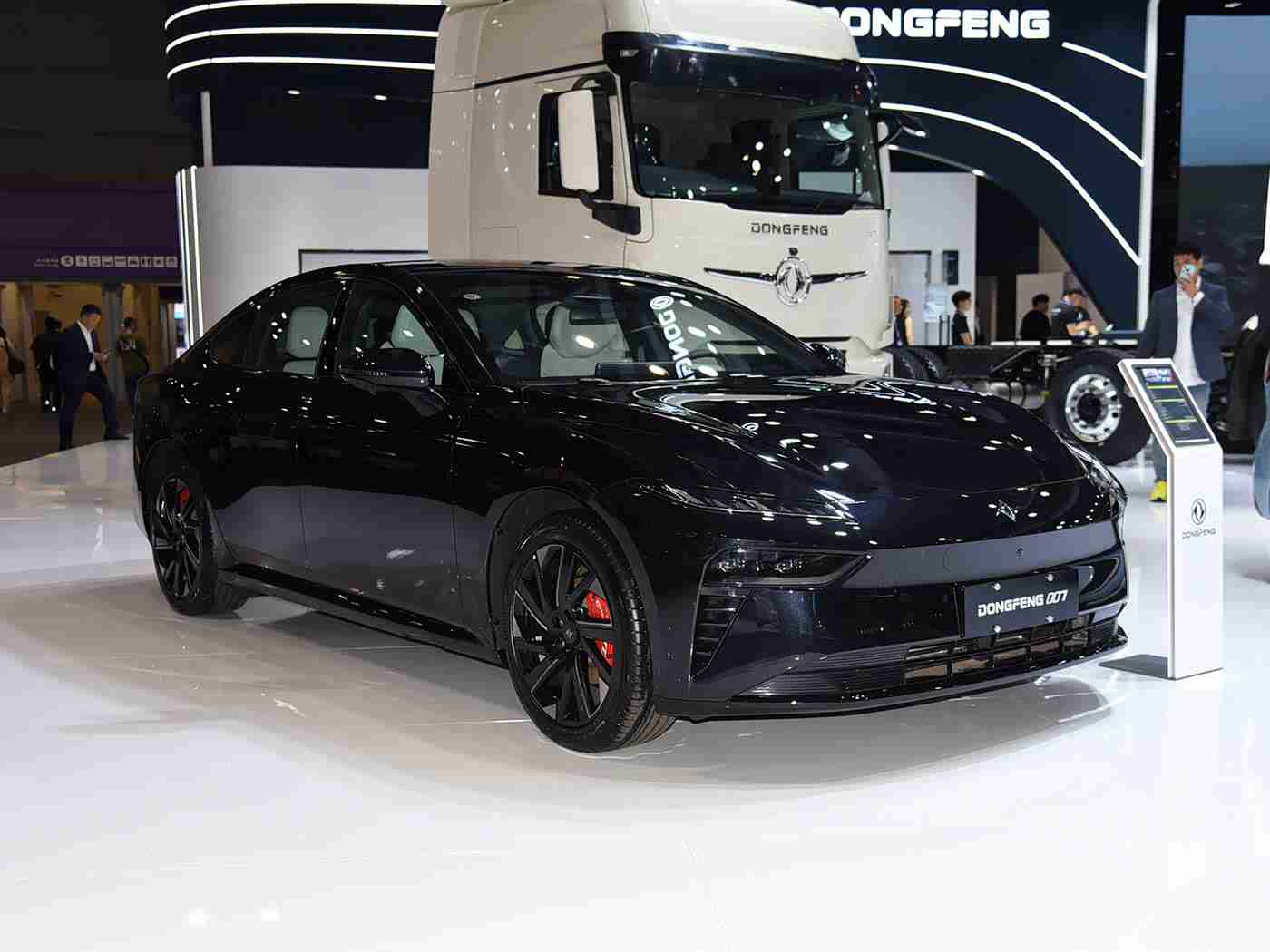 男生操女生的软件：“前沿科技引领驾驶革命：全新智能辅助系统或将重塑汽车行业未来”-4