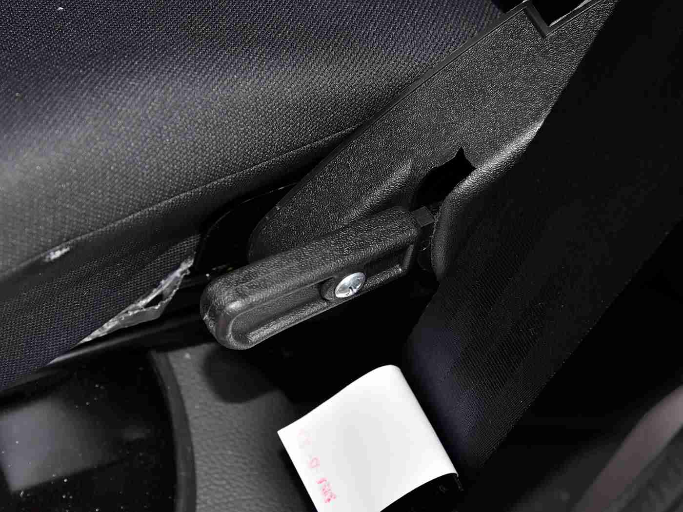 特大黑人巨大XXXXXXX：“速度与激情碰撞，科技美学融合：全新车型引领汽车潮流，备受期待瞩目！”-1