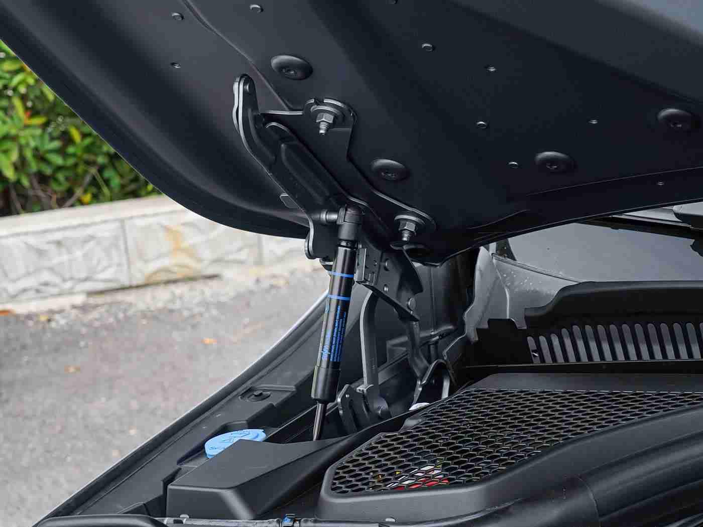 打扑克的剧烈运动：智趣驱动，畅享未来，扑克赛车，绿色新风尚-4