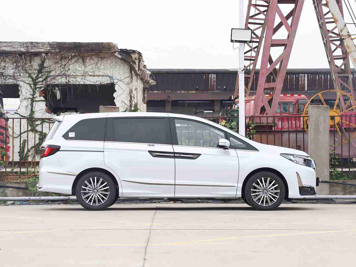 中国AV片：中国品牌新力作惊艳亮相，绿色动力智能安全，国产汽车新篇章！-2